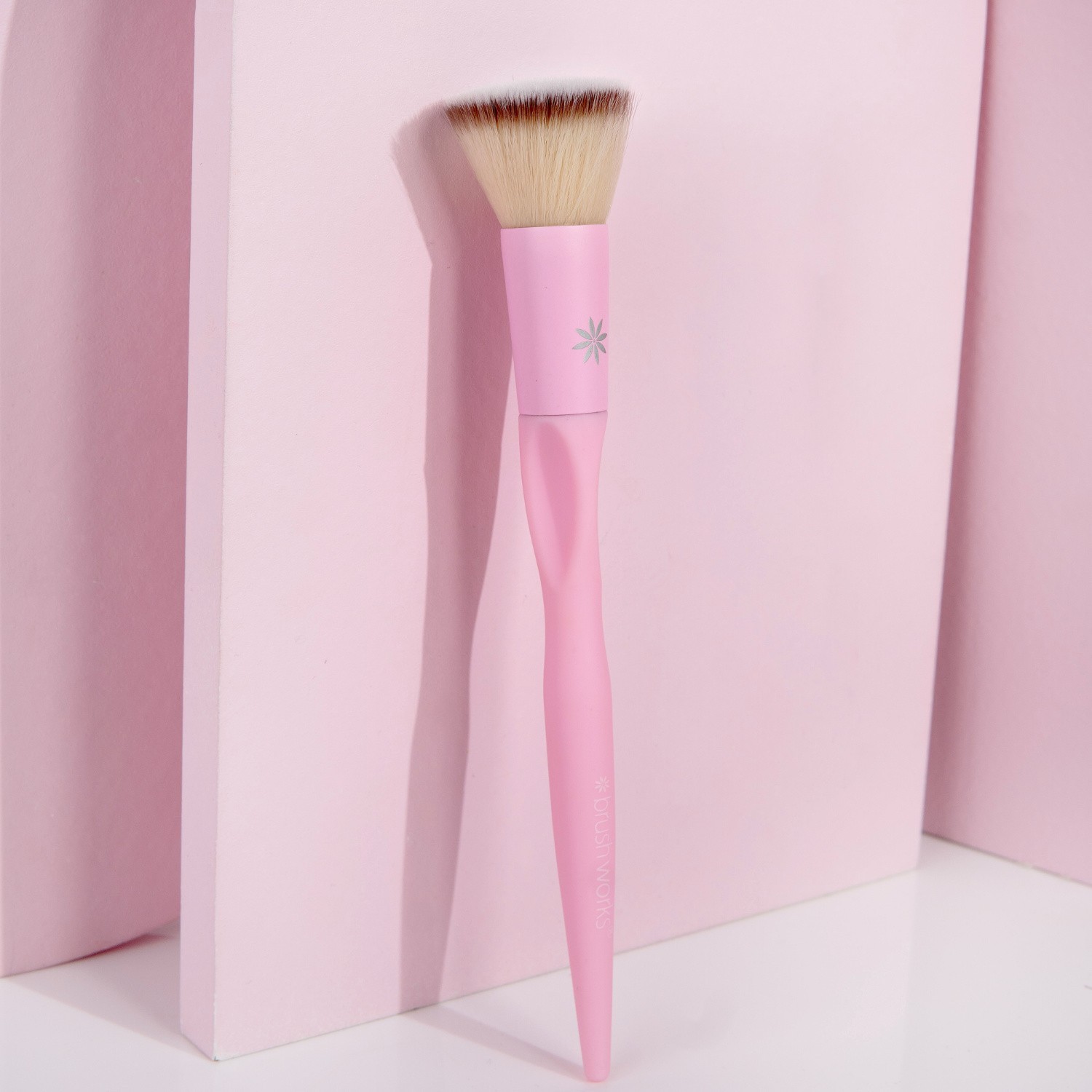 Brushworks HD alapozó ecset, rózsaszín