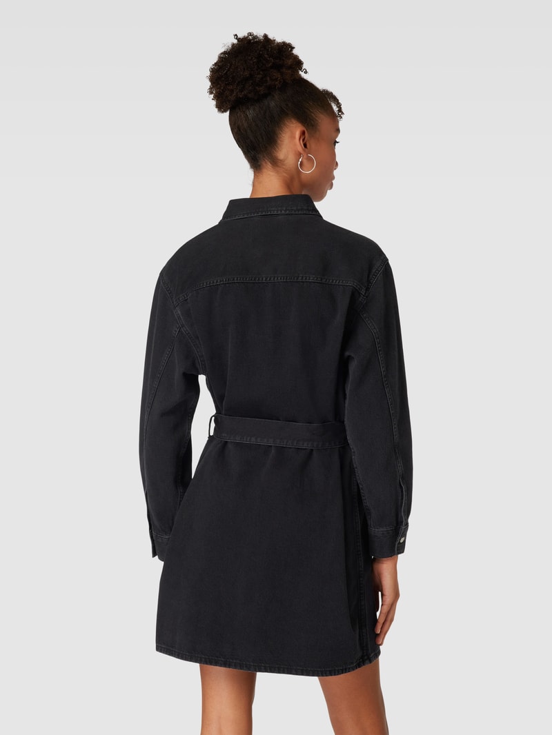 Knielanges Jeanskleid mit Taillengürtel in black