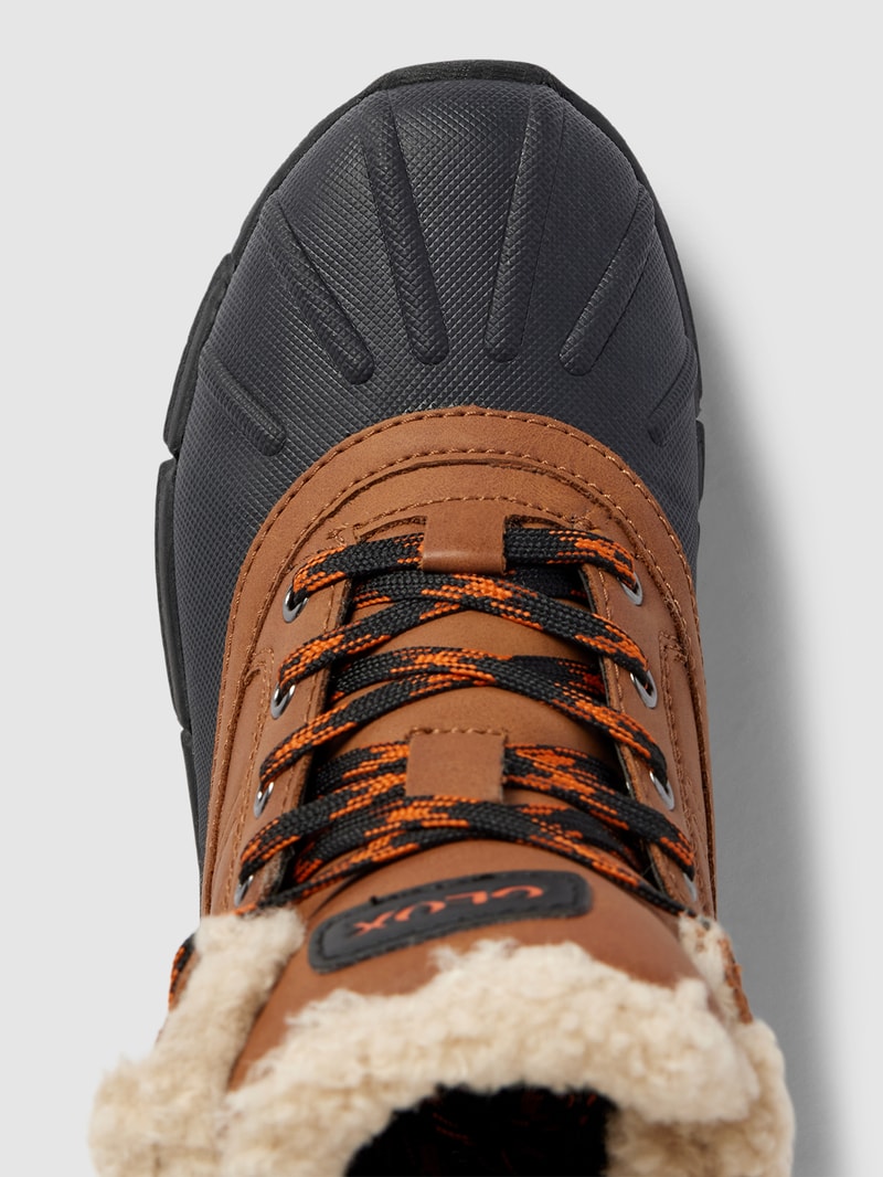 Schnürboots mit Label-Patch in camel