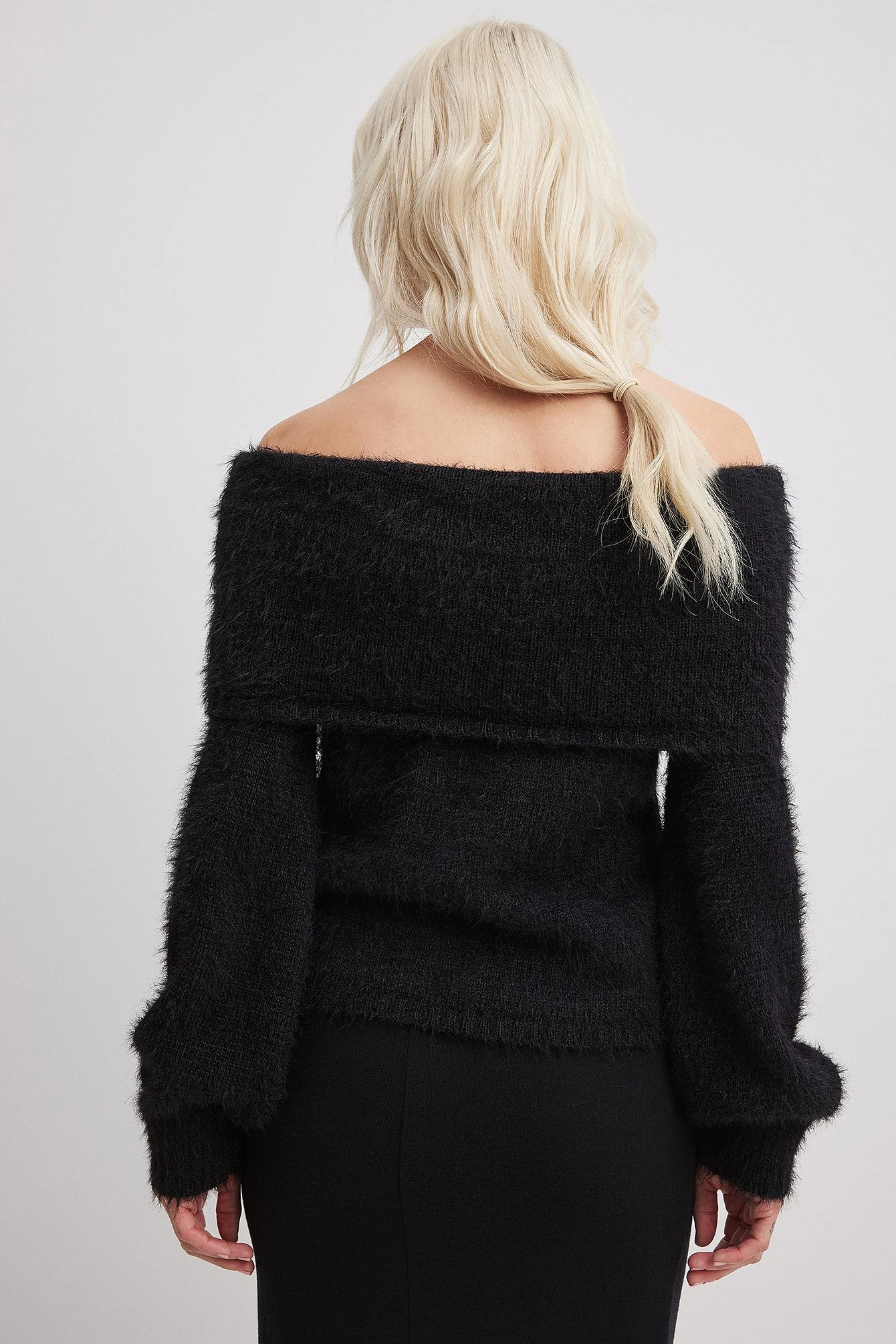 Schulterfreier Strickpullover mit Faltdetail