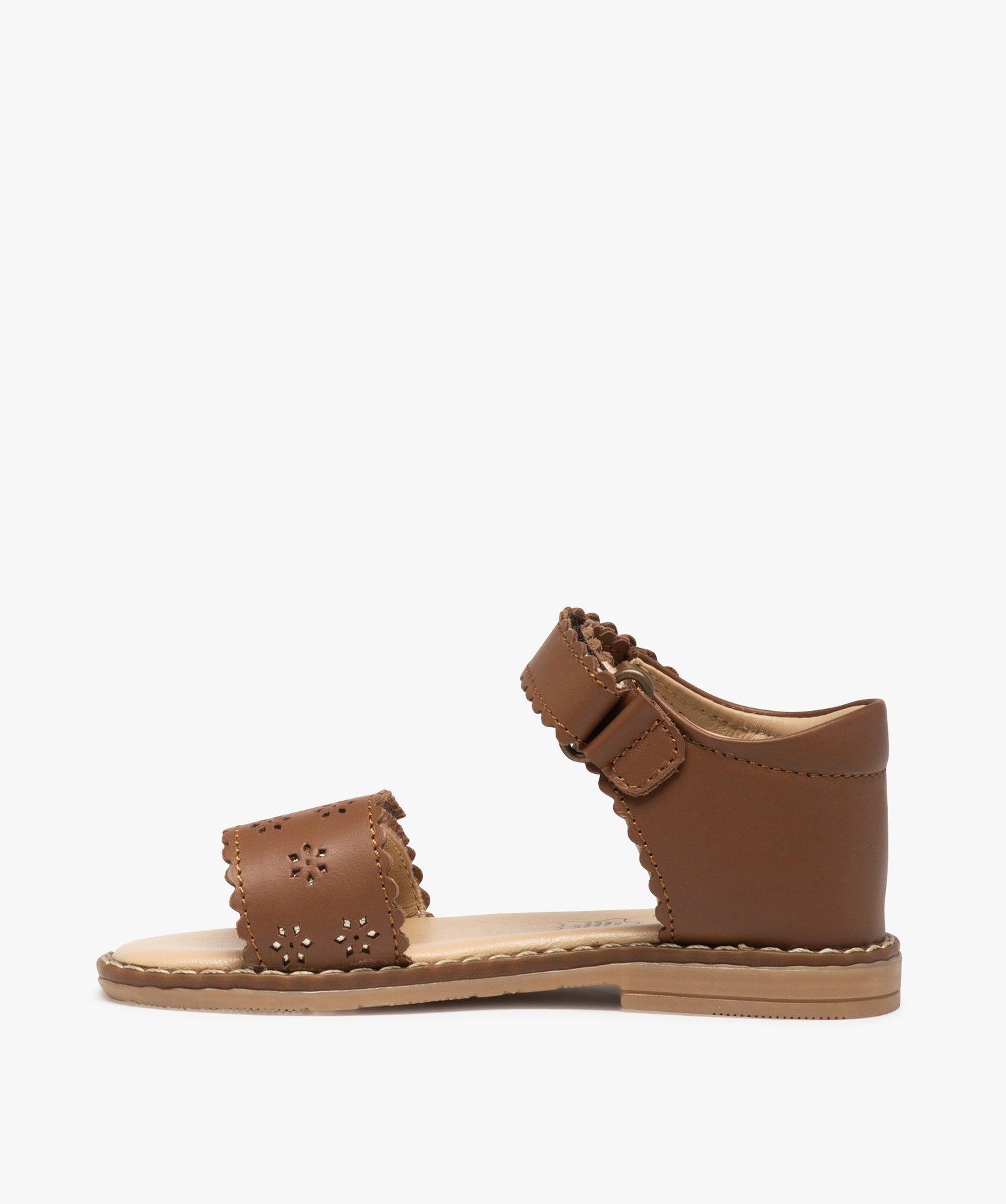 Sandales fille dessus cuir perforé à talon fermé – NA! camel | GEMO