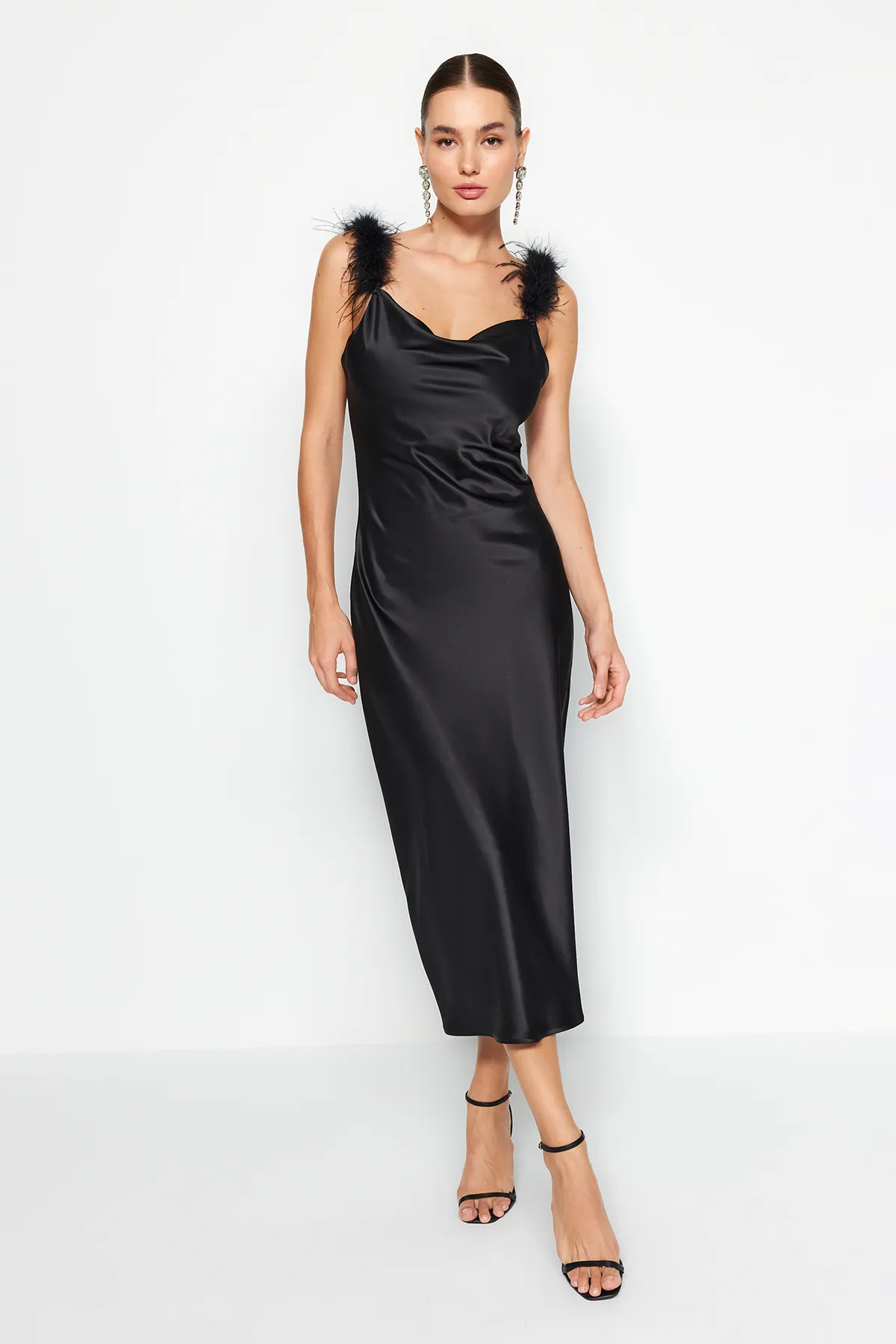 Trendyol Collection  Schwarzes geripptes Satinkleid TPRAW24EL00181