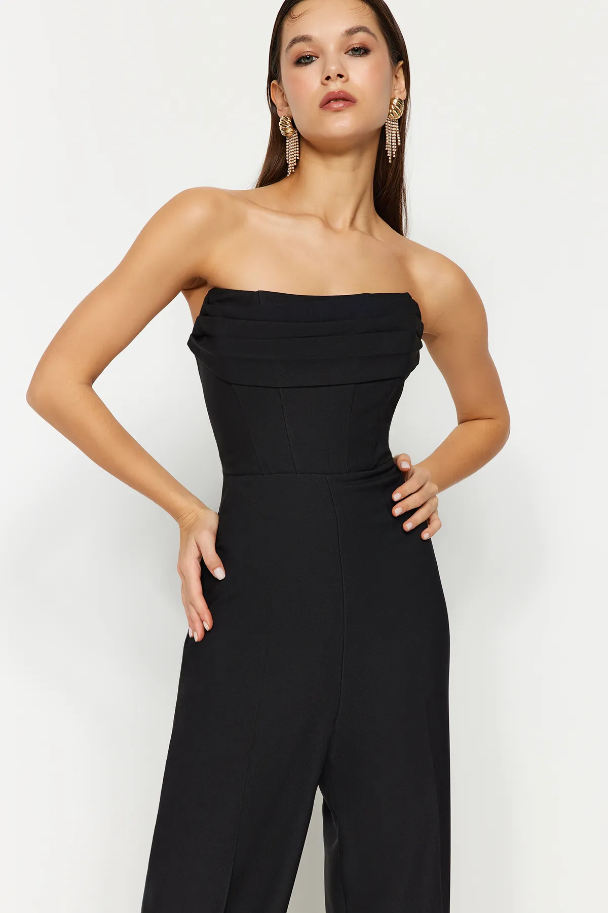 Trendyol Collection  Schwarzer Jumpsuit mit gewebtem Korsettdetail