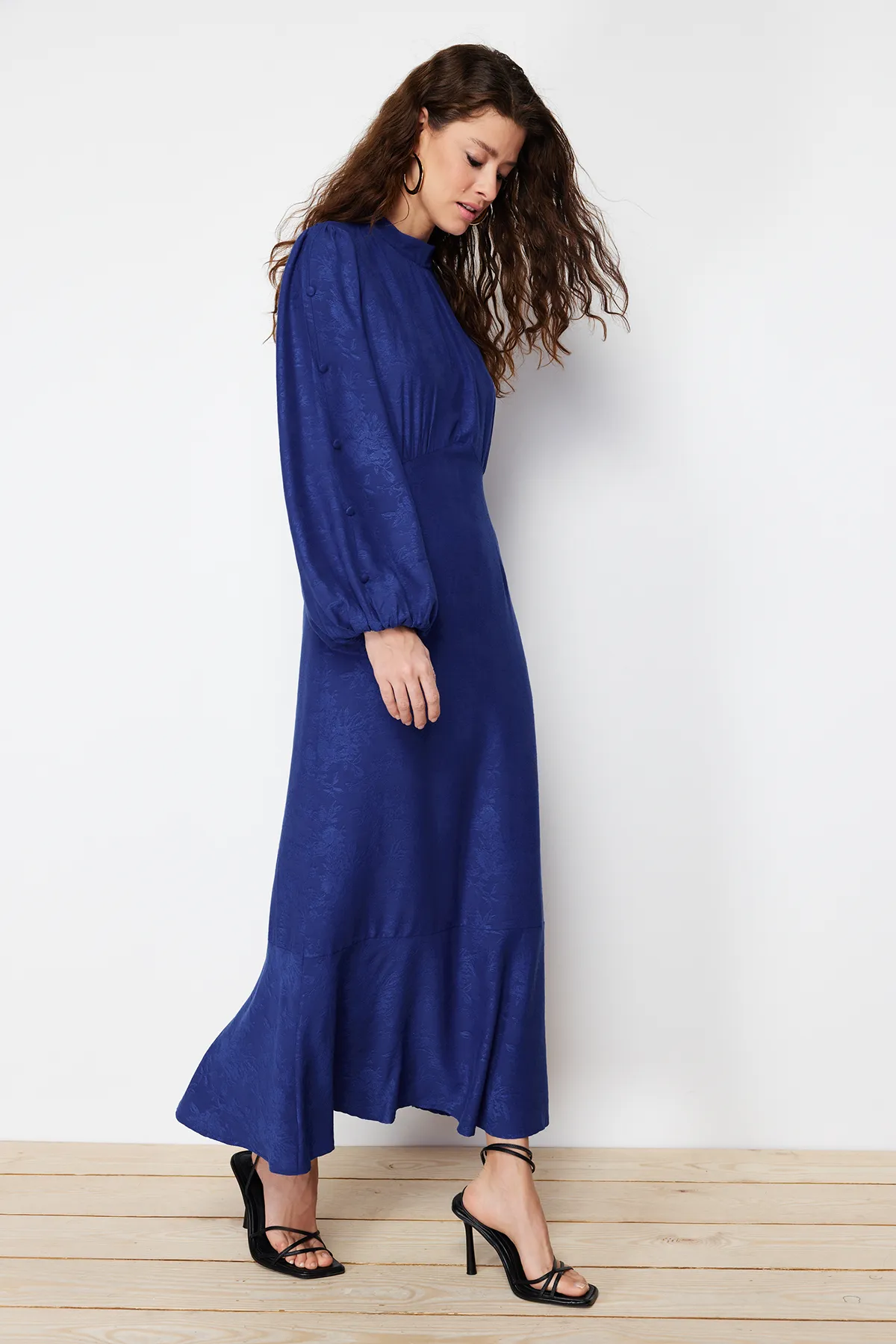 Trendyol Modest  Marineblaues Jacquard-Kleid mit Blumenmuster TCTSS24EB00064