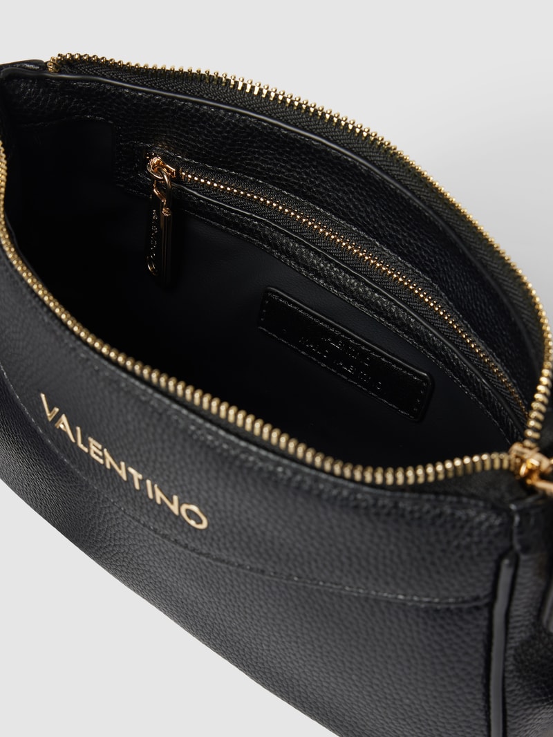 Crossbody Bag mit Label-Detail in schwarz