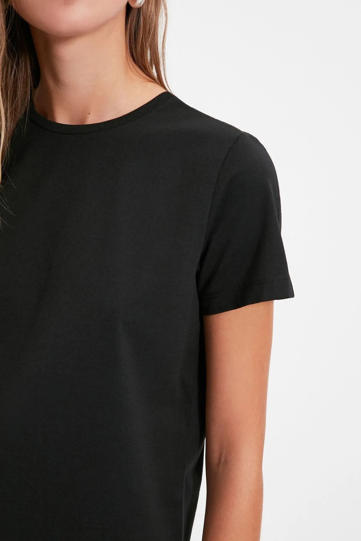 Trendyol Collection  Mehrfarbiges 2er-Pack Strick-T-Shirts aus 100 % Baumwolle, Single-Jersey, Rundhalsausschnitt, TWOSS20TS0141