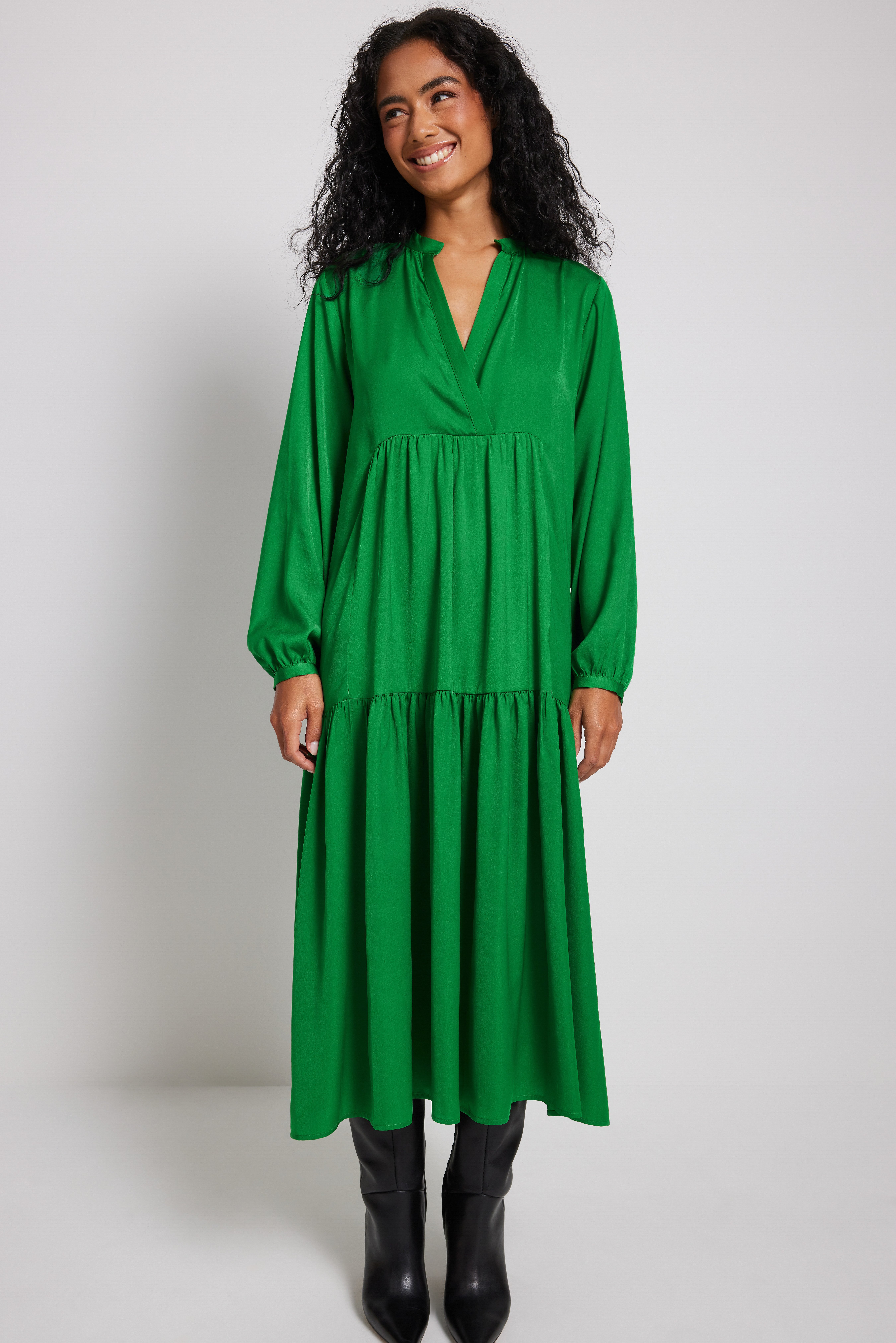 Fließendes Midikleid