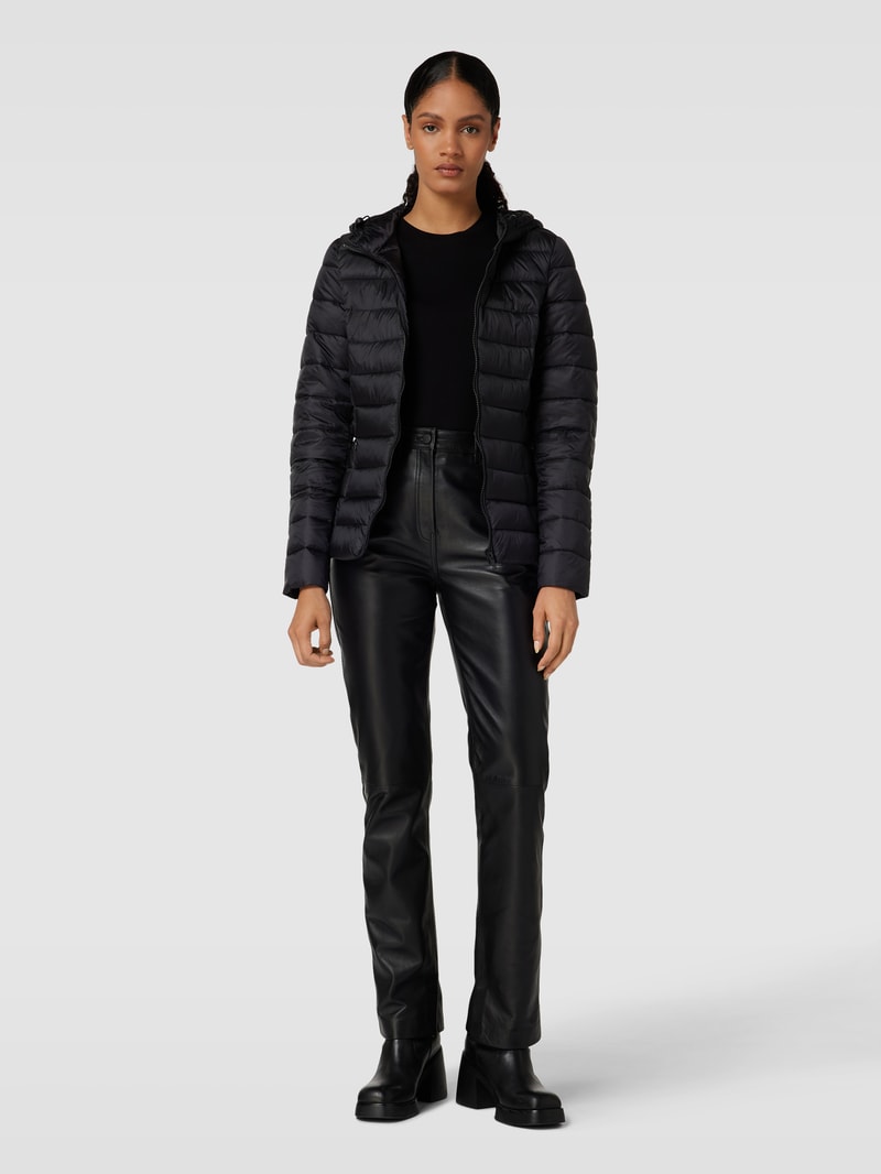 Steppjacke mit Kapuze in schwarz