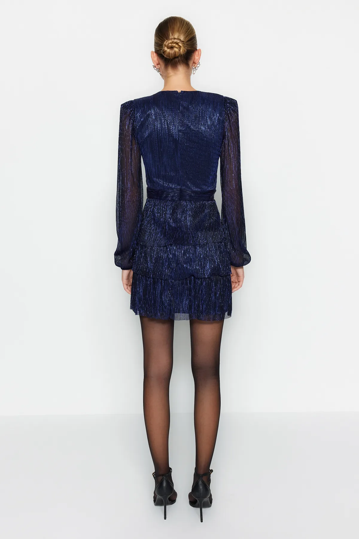 Trendyol Collection  Marineblaues, glitzerndes, elegantes Abendkleid mit Ausschnitten/Fensterdetail TPRAW24EL00214