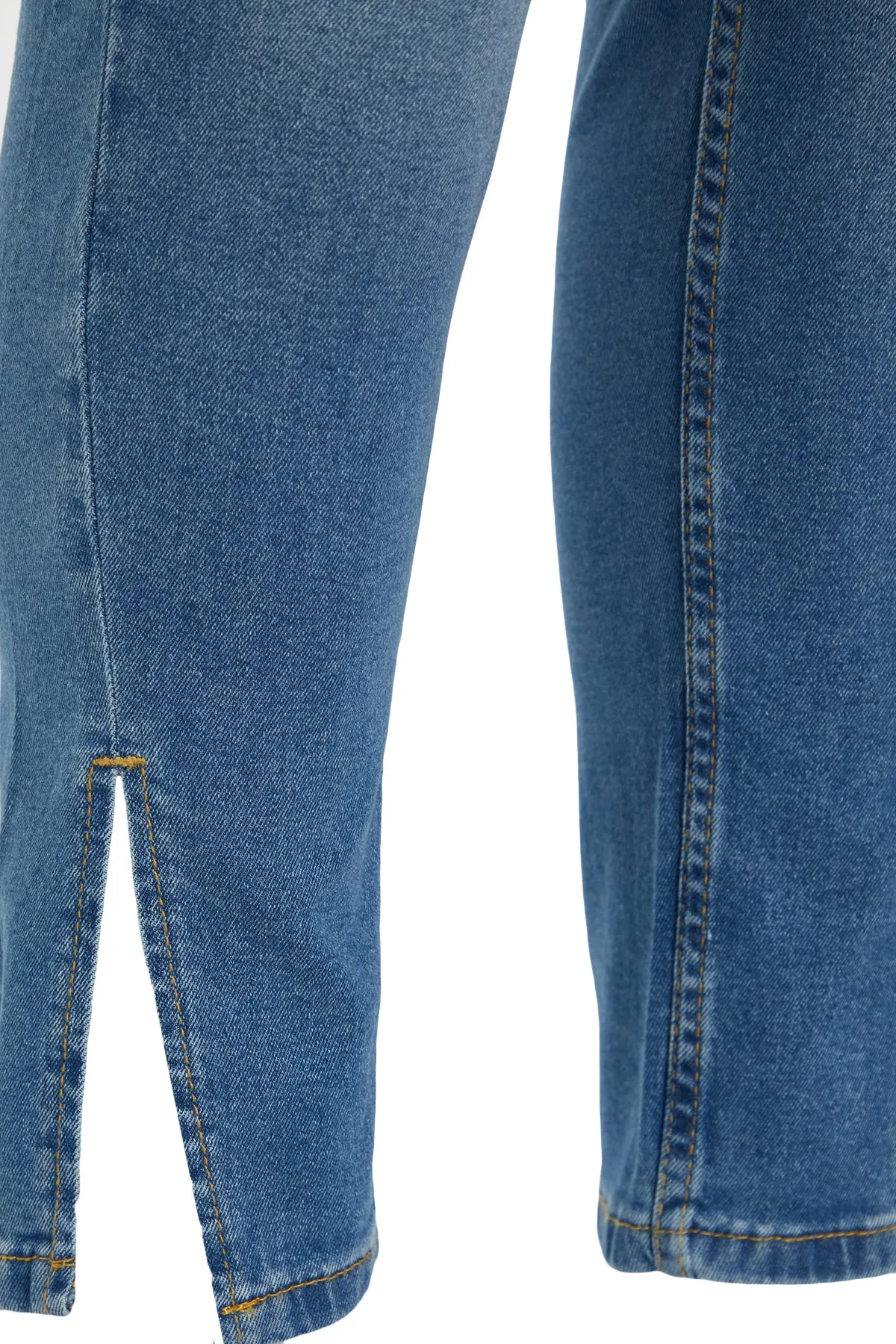 Trendyol Curve  Blaue, dehnbare Skinny-Jeans mit hoher Taille und detailliertem Beinausschnitt TBSSS22JE0186