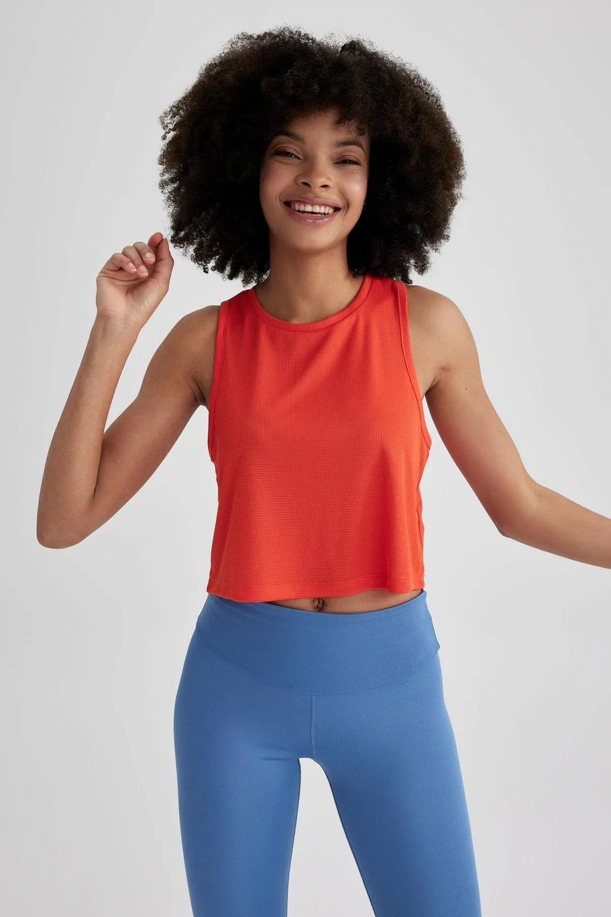 DeFacto  Sportliches Crop Top mit Rundhalsausschnitt - A2518ax23sm