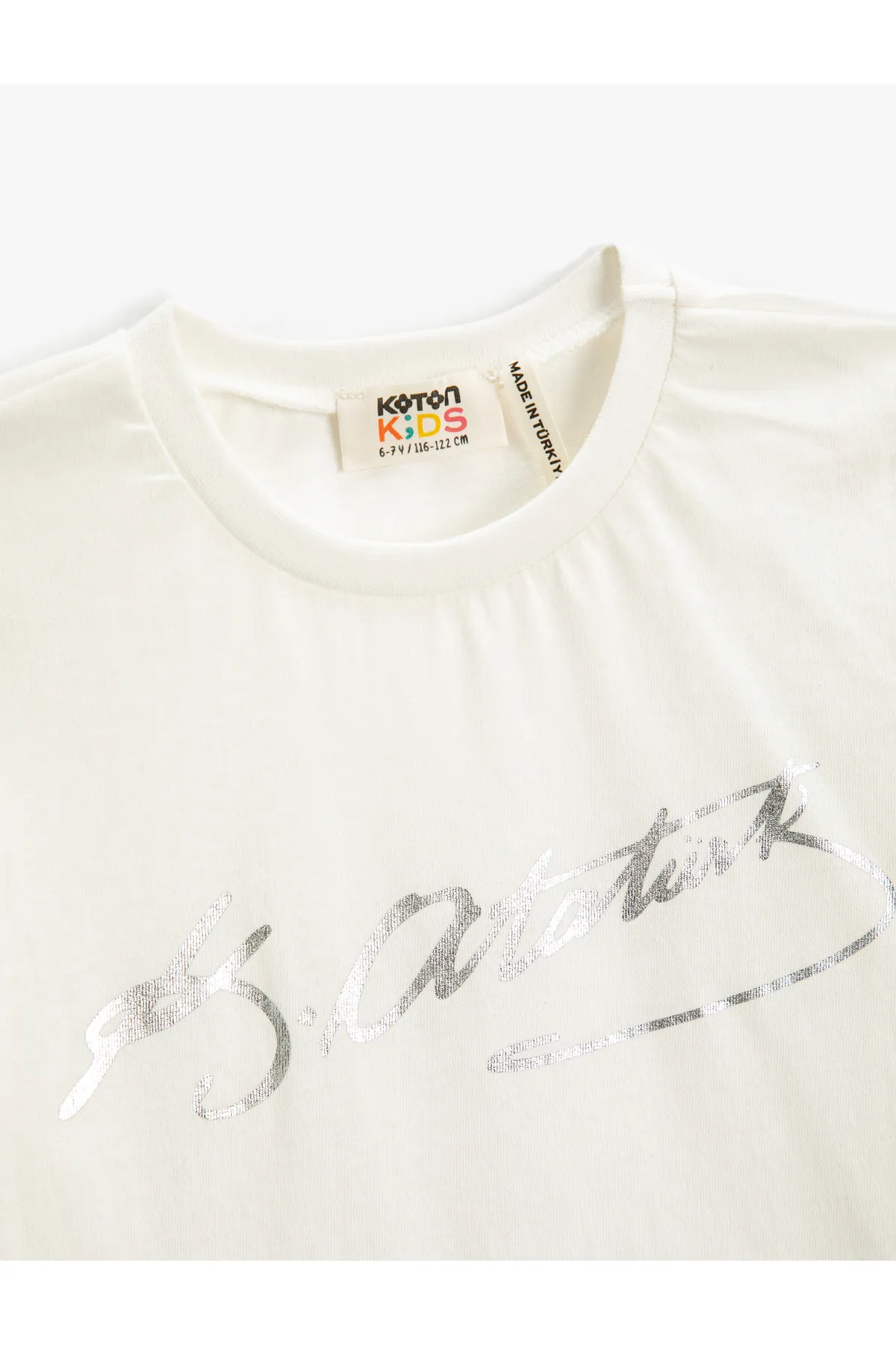 Koton  Atatürk Signature bedrucktes Kurzarm-T-Shirt mit Rundhalsausschnitt