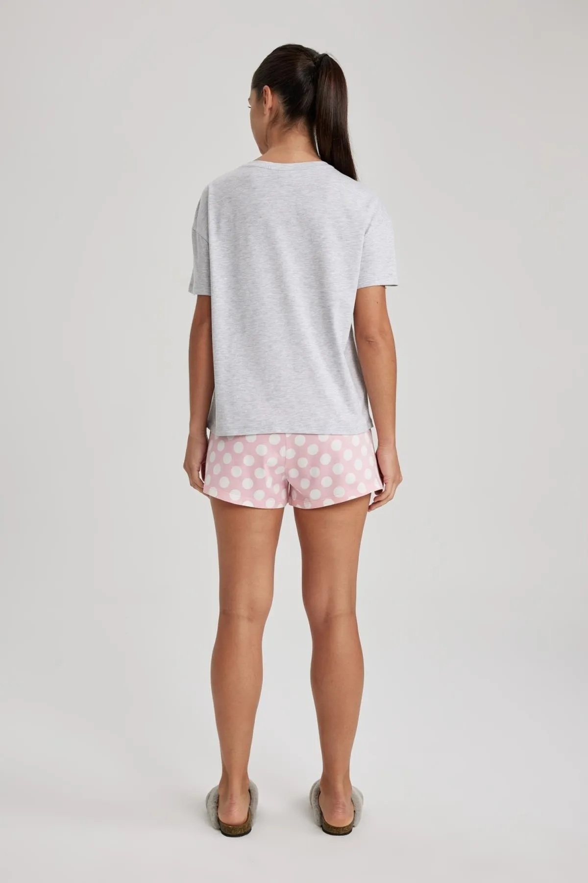 DeFacto  Verliebe dich in Disney Mickey & Minnie Pyjama-Set mit kurzärmligen Shorts A6855ax23hs