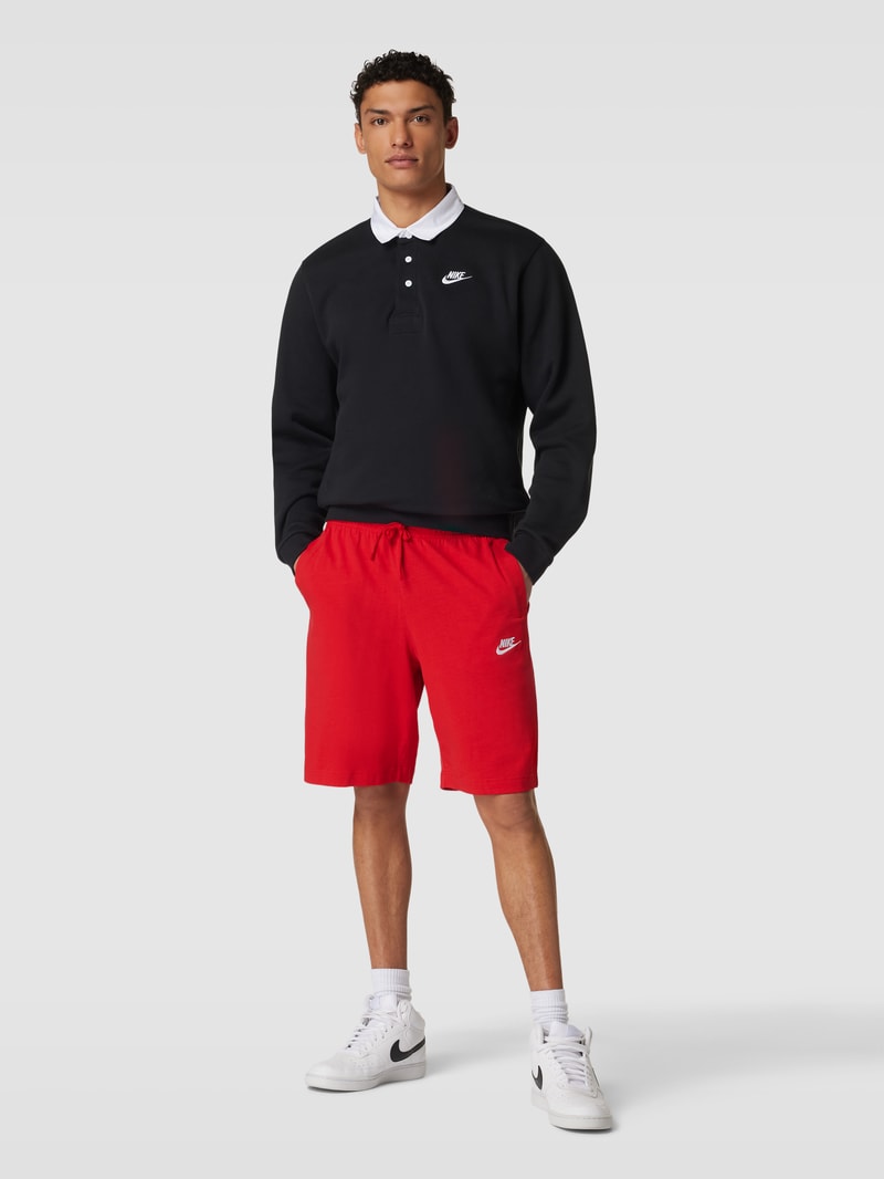 Sweatshorts mit seitlichen Eingrifftaschen in rot