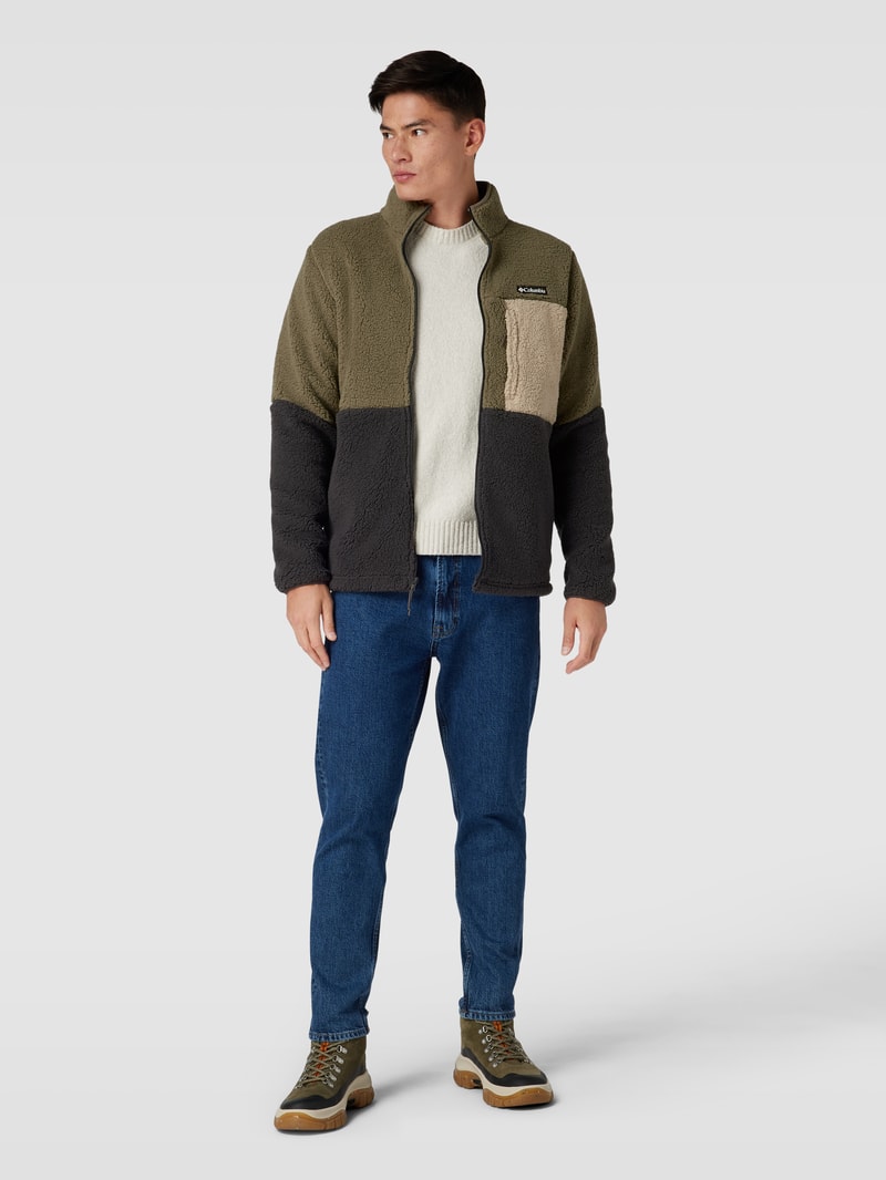 Sweatjacke mit Teddyfell Modell 'Mountain Side' in olivgrün