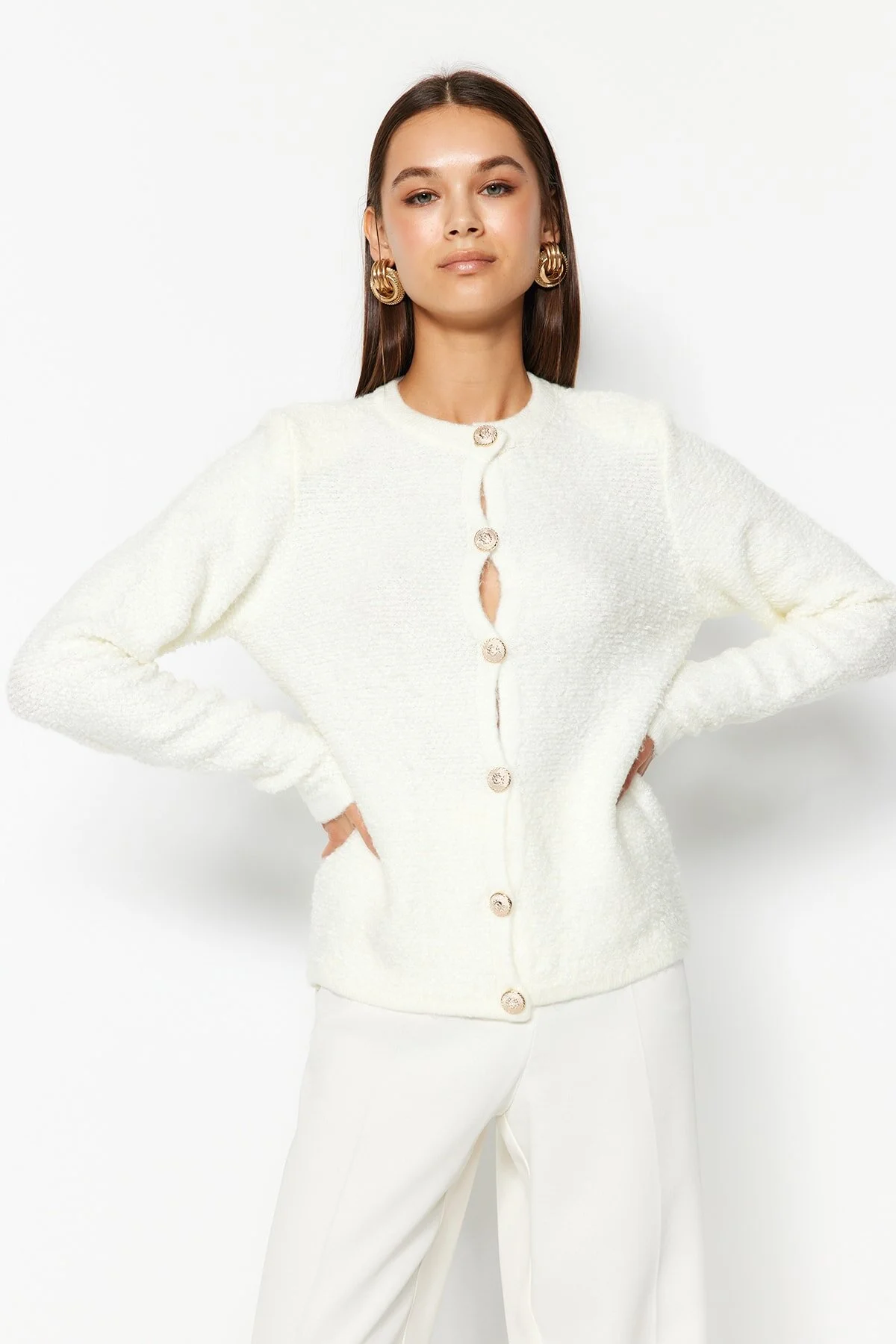 Trendyol Collection  Ecrufarbener, weich strukturierter Strick-Cardigan mit Accessoires TWOAW24HI00039