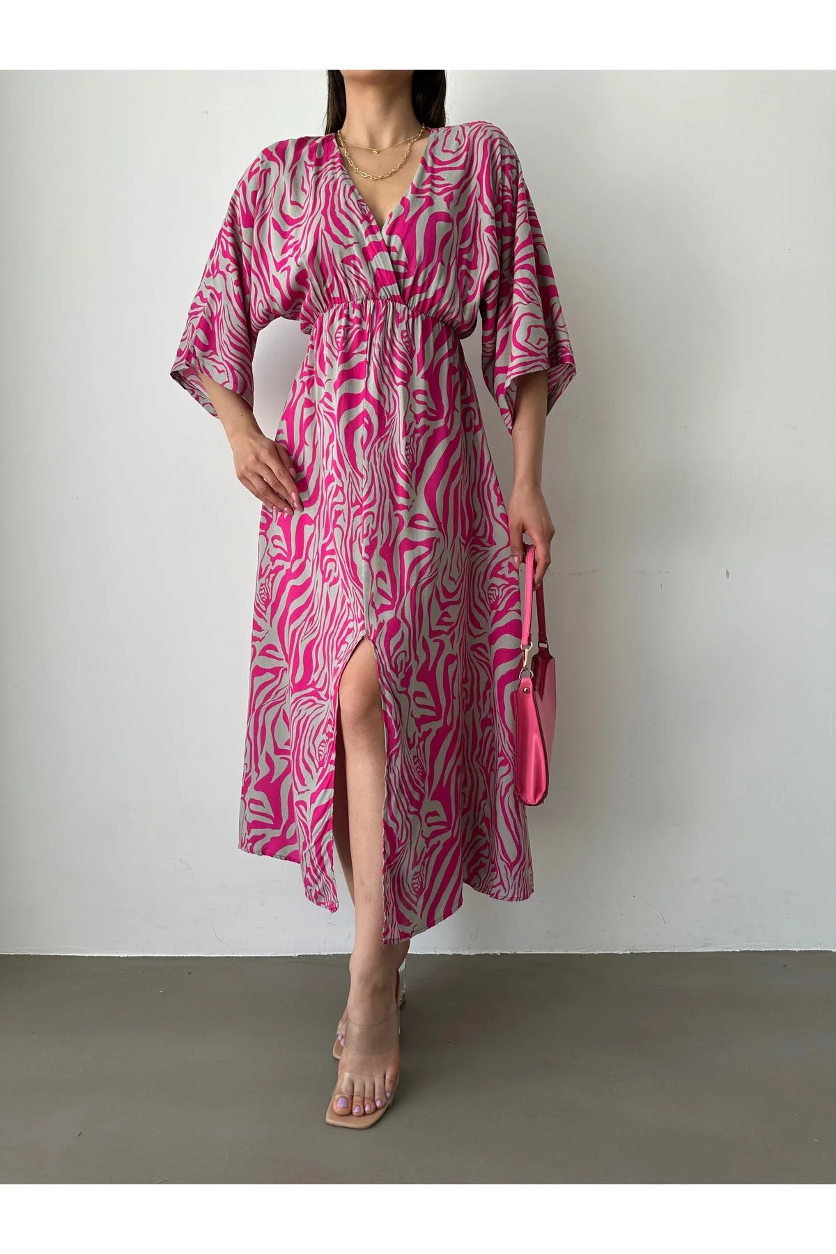 BEJNA  Rosafarbenes, zweireihiges, langes Sommerkleid mit Kragen und Schlitz für Damen