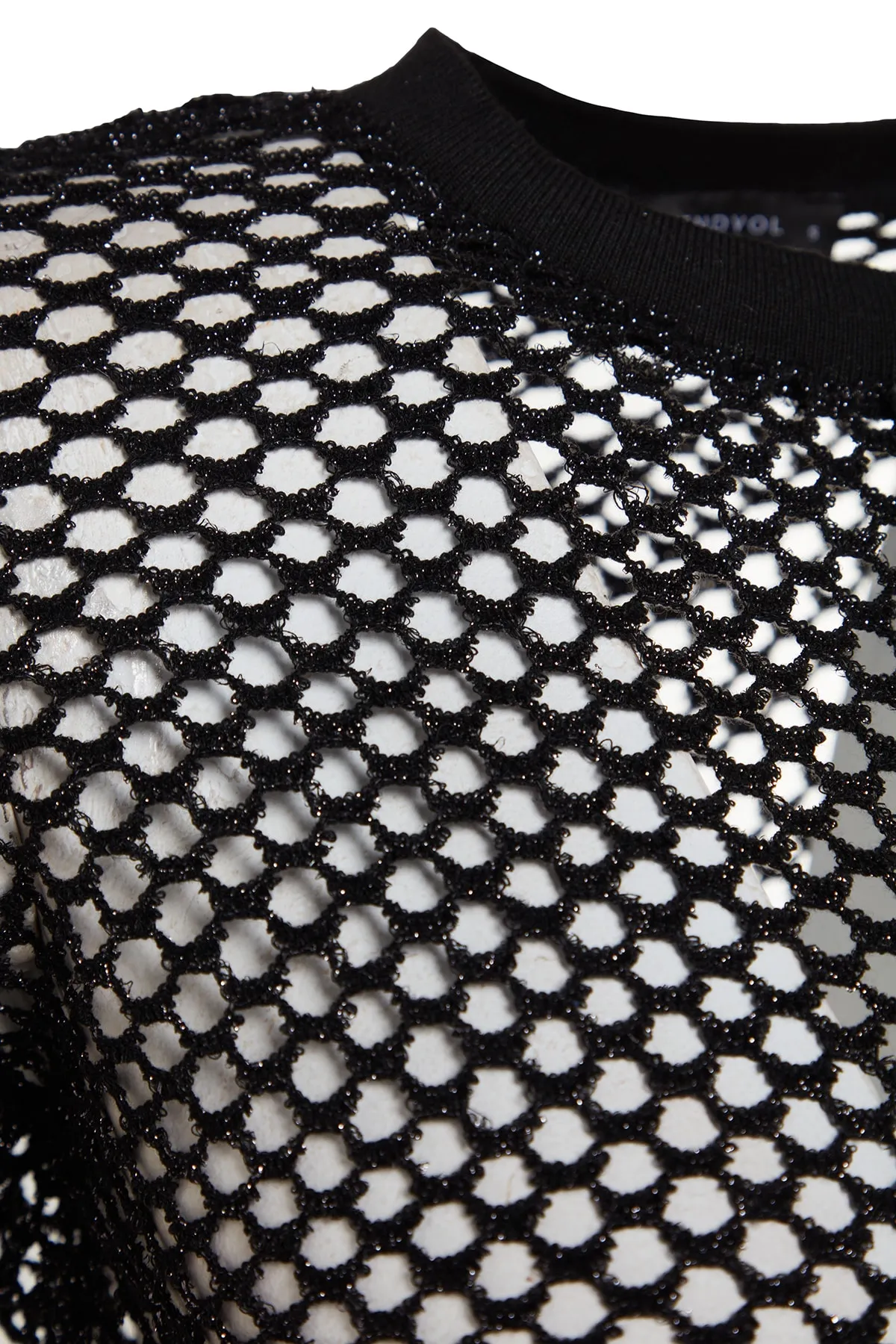Trendyol Collection  Schwarze, locker geschnittene, bauchfreie Strickbluse aus Lurex-Mesh mit Rundhalsausschnitt TWOSS23BZ00523