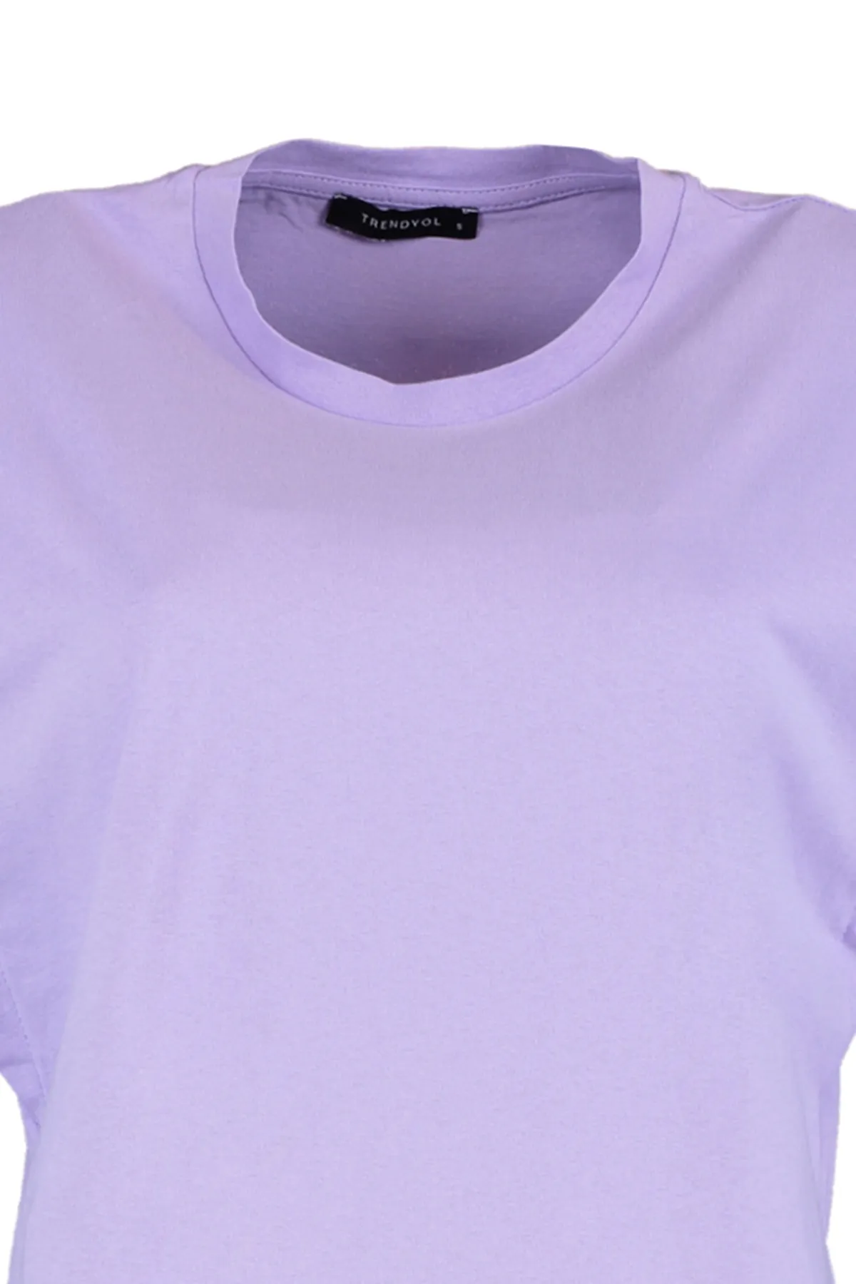 Trendyol Collection  Lilafarbenes Basic-Strick-T-Shirt mit Rundhalsausschnitt aus 100 % Baumwollwatte TWOSS20TS0021