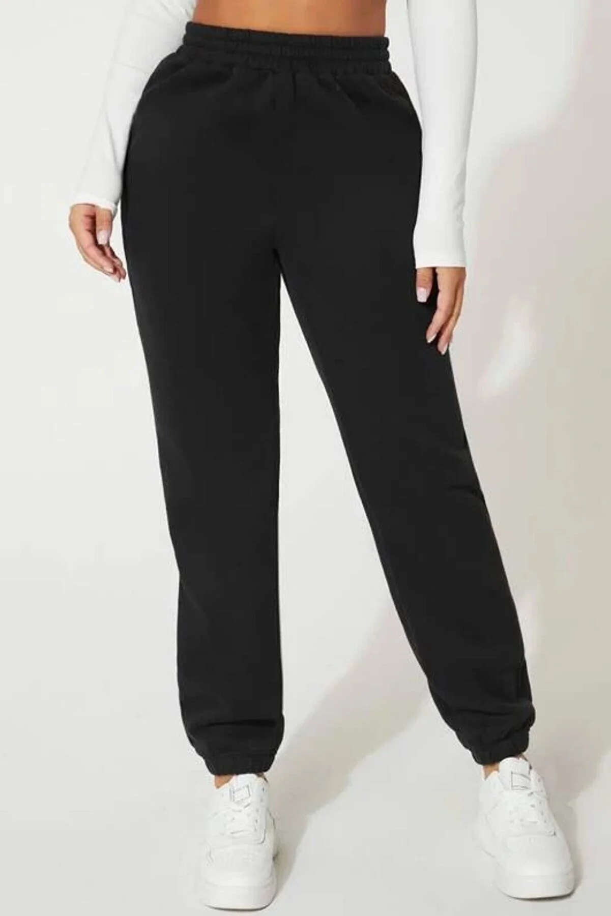 MODAGEN  Schwarze, einfarbige, elastische Oversize-Jogginghose für Damen