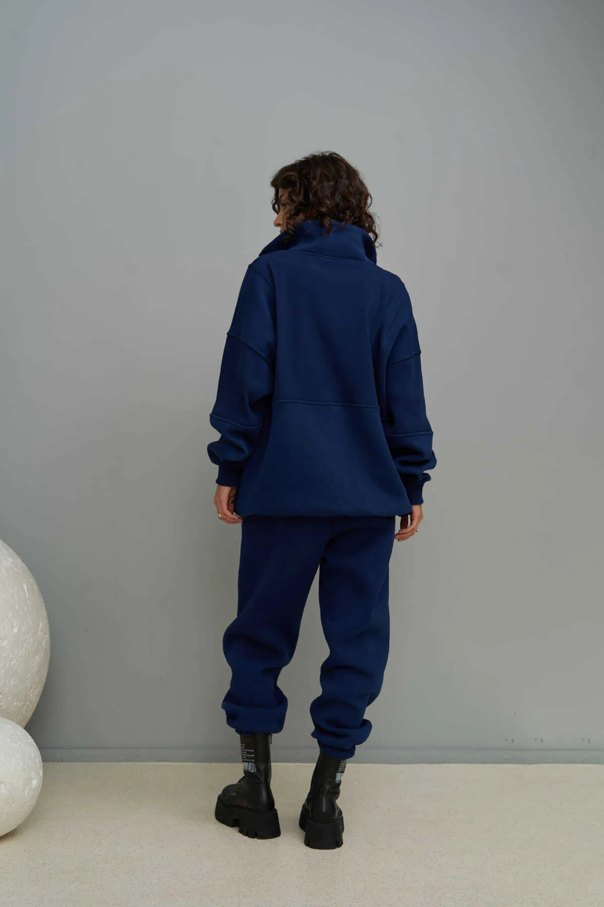 MAİ COLLECTİON  Marineblaues, übergroßes Trainingsanzug-Set von Mini Studio Co