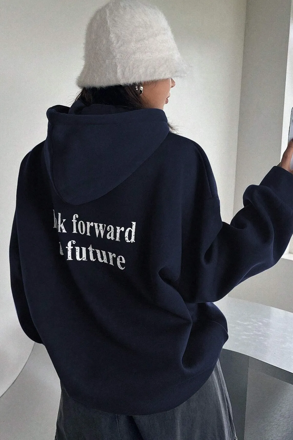 MODAGEN  Übergroßes, bedrucktes Unisex-Sweatshirt mit Kapuze in Marineblau auf der Rückseite