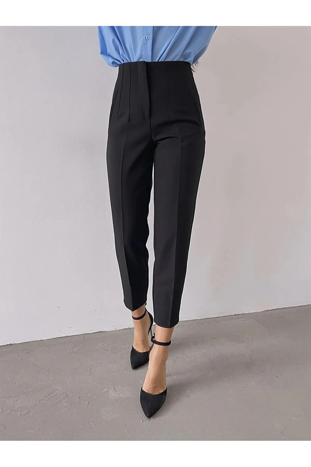 Laluvia  Schwarze, vorne ausgestellte Hose aus Stoff mit hoher Taille