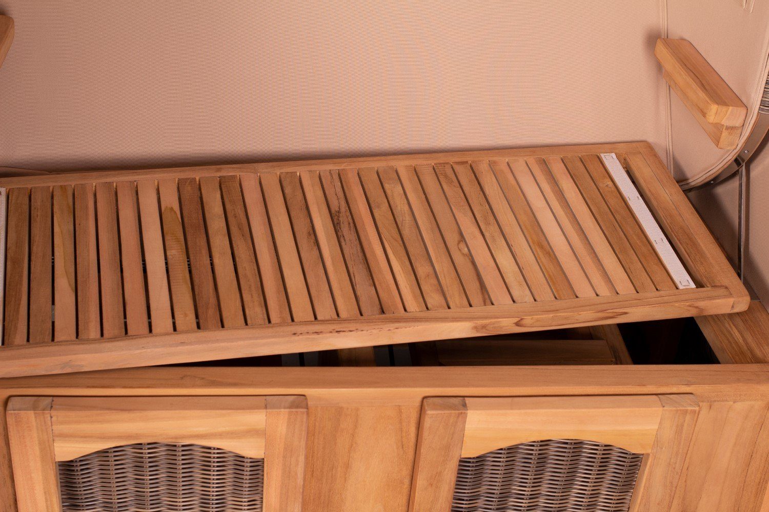 bene living Strandkorb Ammersee Grande XL Teak - PE grau - Modell 505, BxTxH: 142x95x165 cm, Volllieger ca. 175 Grad, Ostsee-Strandkorb Komplettset, inkl. Liftersystem und Bullaugen
