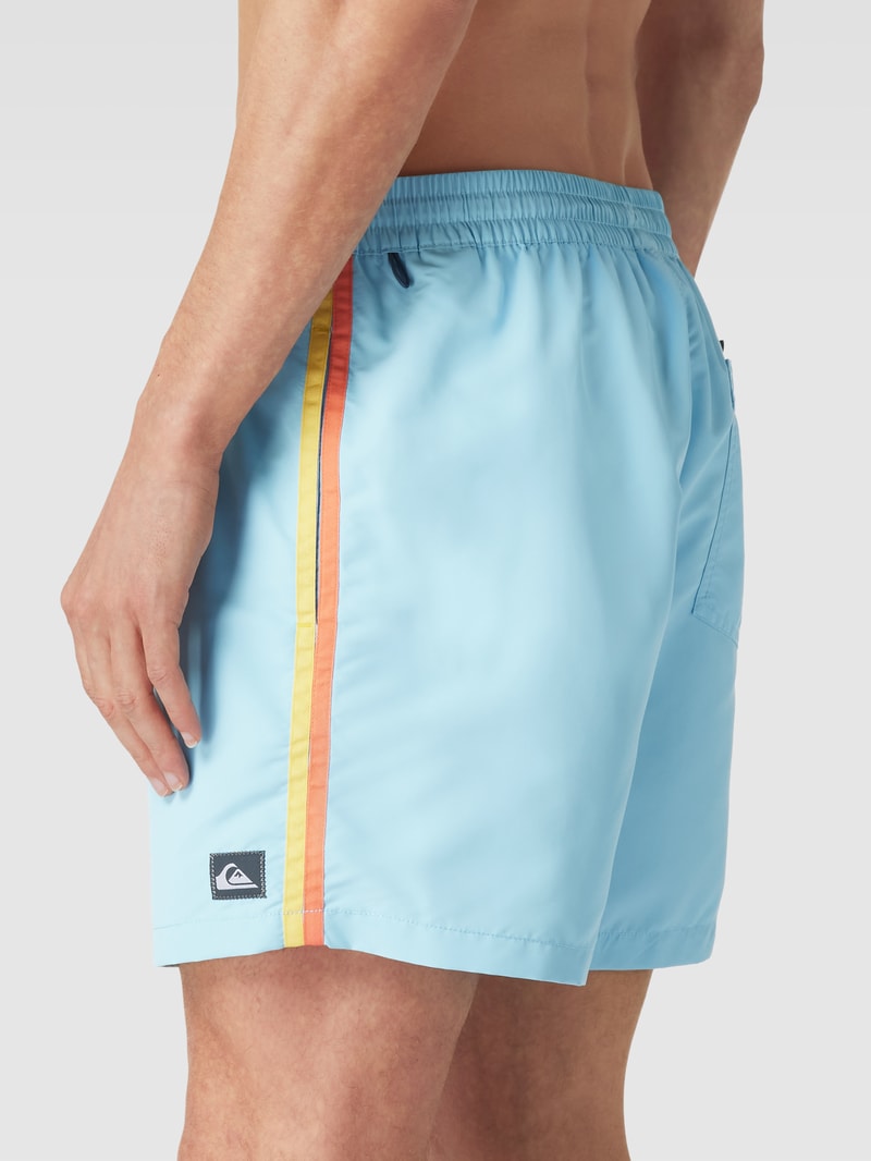 Badehose mit Kontraststreifen in hellblau
