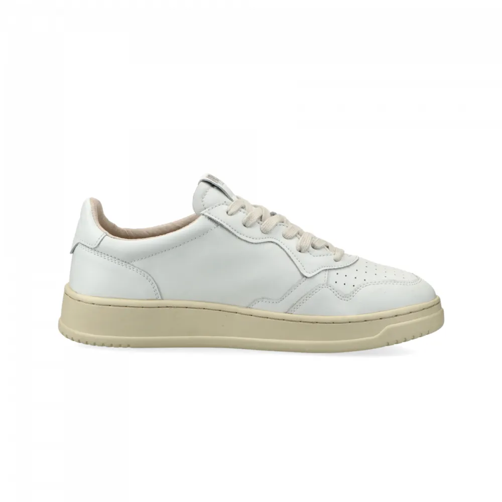 Autry WMNS Medalist Low AULWLD06 / weiss