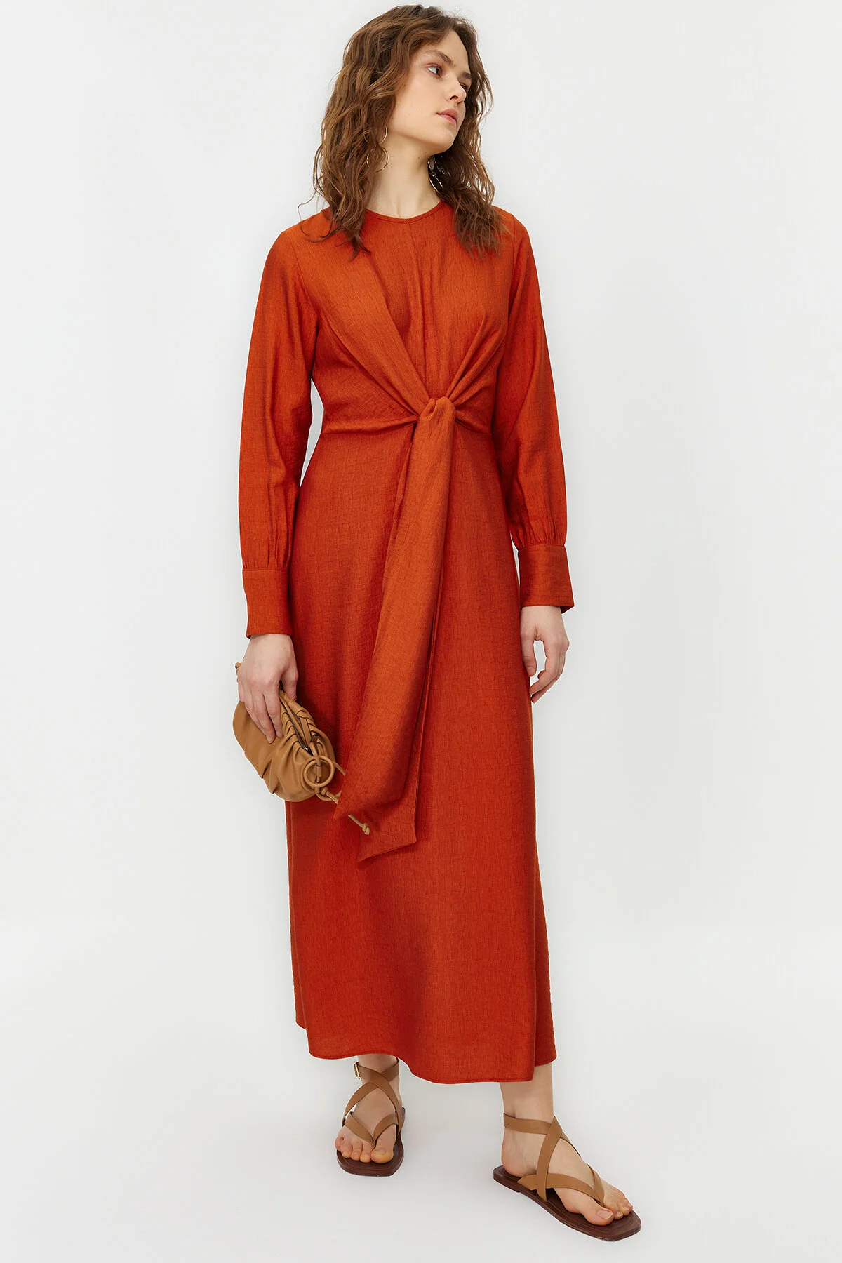 Trendyol Modest  Gefliestes Taillenband, detailliertes Webkleid TCTSS23EB00221