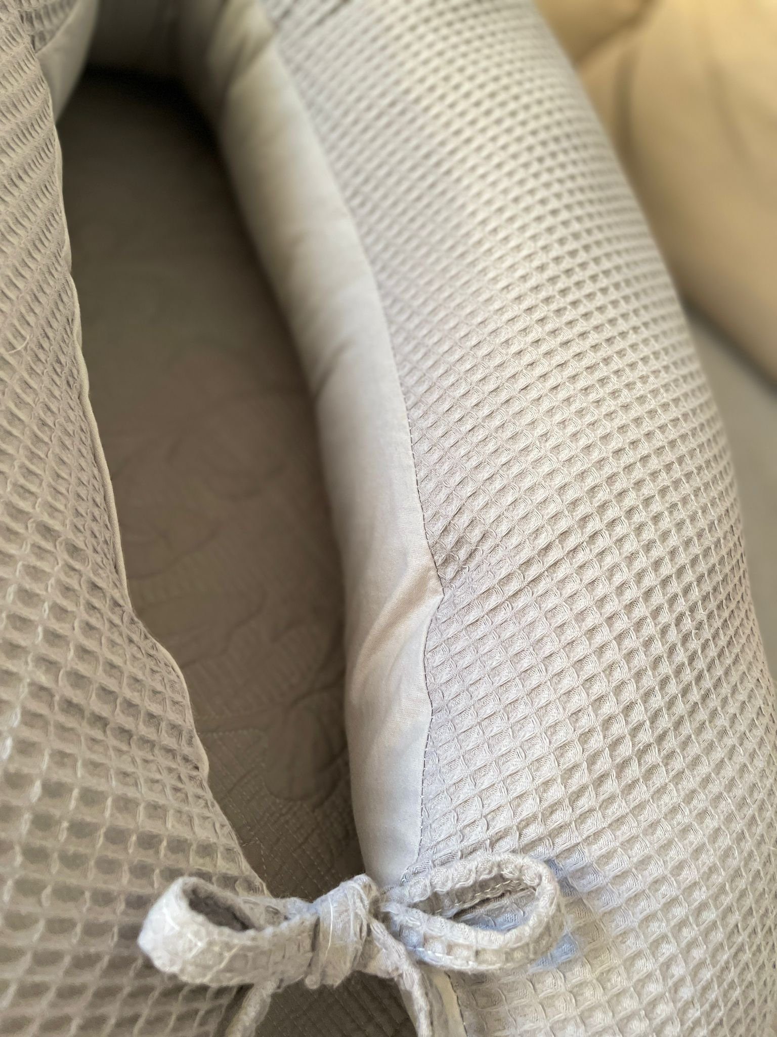 Loolay Stillkissen WAFFELPIQUE/ GLATT Baumwolle Schwangerschaftskissen Stillkissen +Bezug, Attmungsaktive Waffelstoff BEZUG - abnehmbar mit Reißverschluss!, PREMIUM Geschenk! XXL 170 cm Lagerungskissen Seitenschläferkissen, LOOLAY® - 100% Europäische