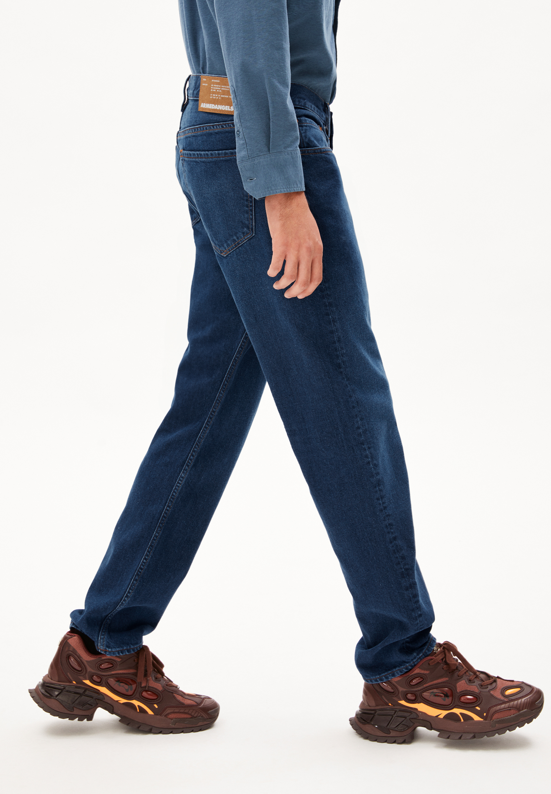 Straight Leg Mid Waist aus recycelter Baumwolle