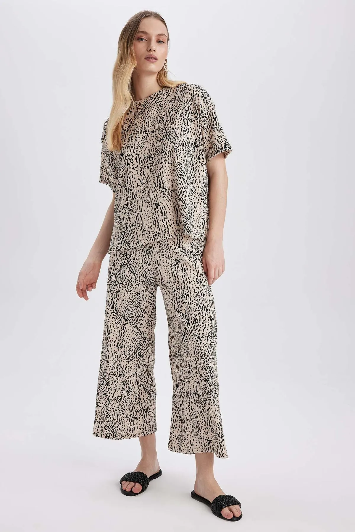 DeFacto  Hose mit Leopardenmuster in normaler Passform Z9570az23sp