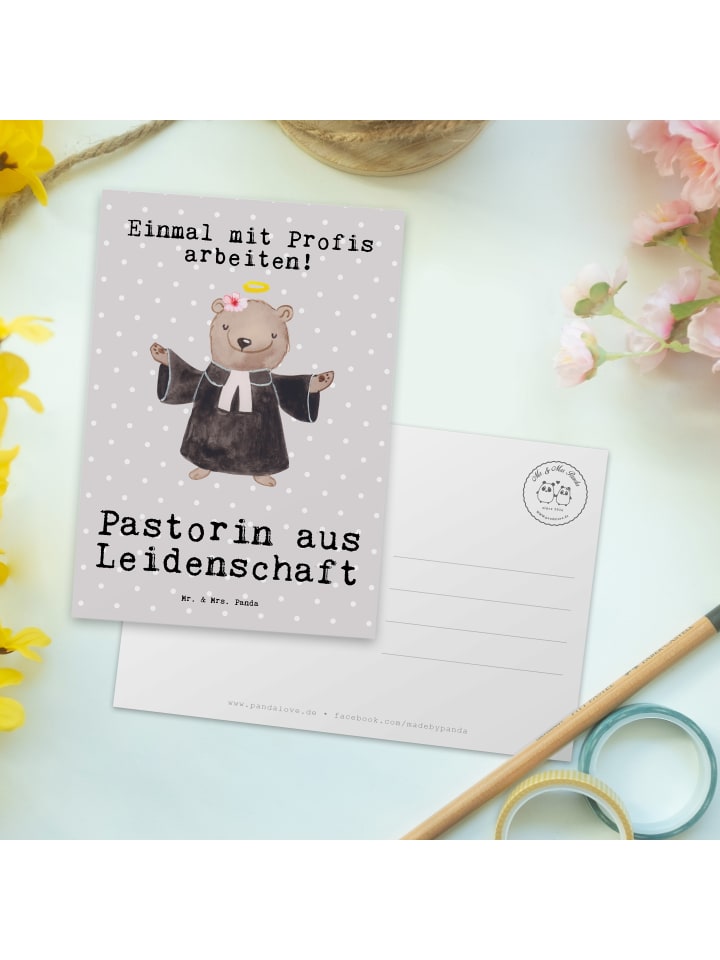 Mr. & Mrs. Panda Postkarte Pastorin Leidenschaft mit Spruch in Grau Pastell günstig kaufen onesize