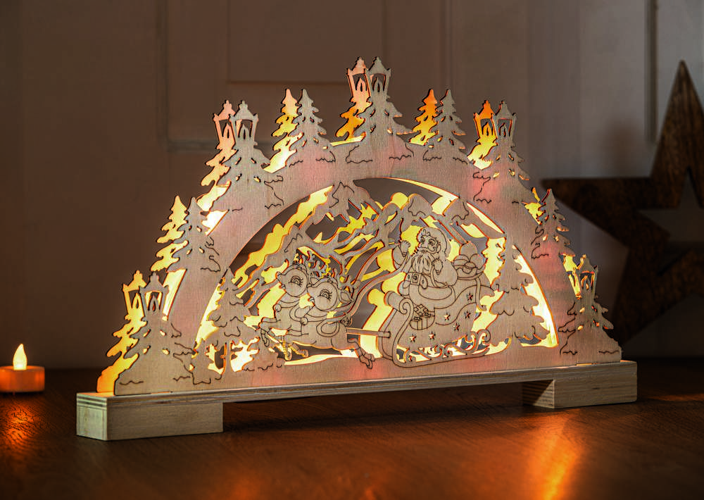 I-Glow LED-Schwibbogen aus Holz - Weihnachtsmann mit Rentierschlitten