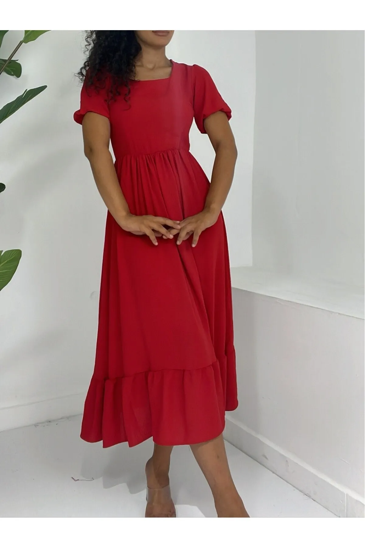Modamorfo  Kurzärmliges Ayrobin-Kleid mit quadratischem Ausschnitt und elastischer Taille