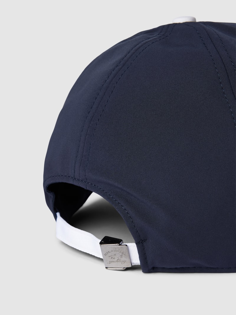 Basecap mit Label-Detail in marineblau