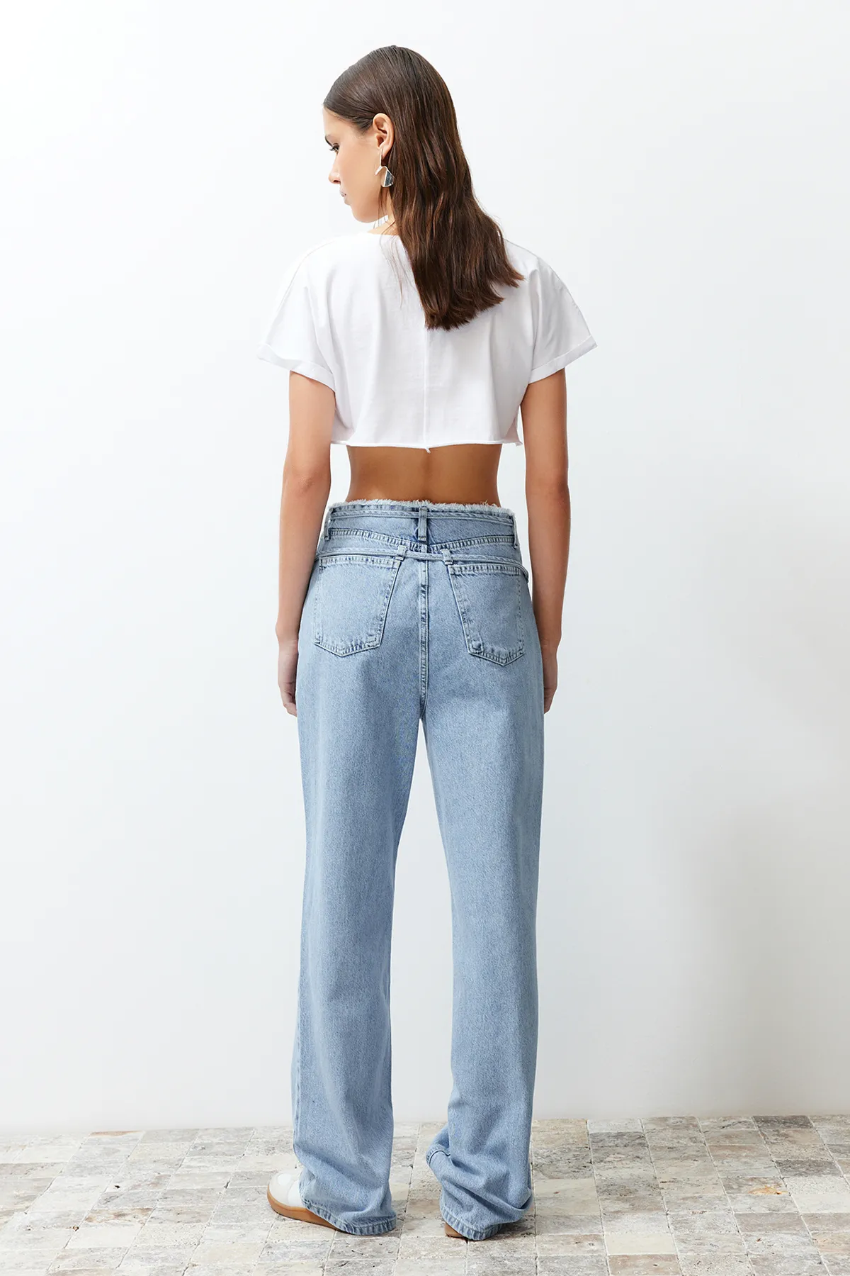 Trendyol Collection  Blaue, nachhaltigere Jeans mit weitem Bein und hoher Taille und detaillierter Taille TWOSS24JE00142
