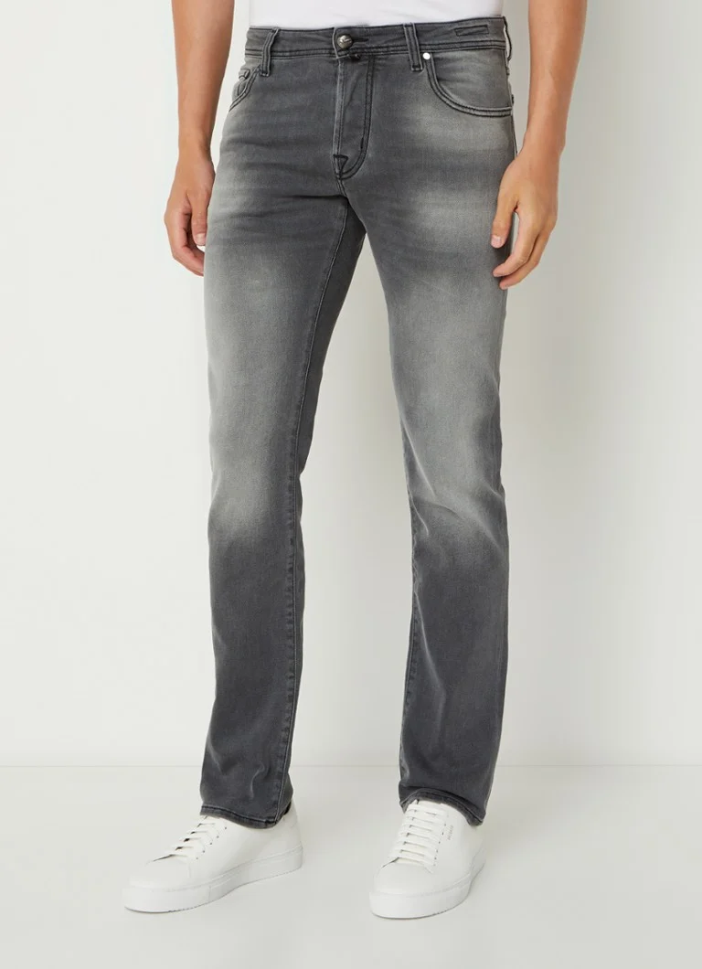 Blugi slim fit Nick de la Jacob Cohen, cu efect uzat.