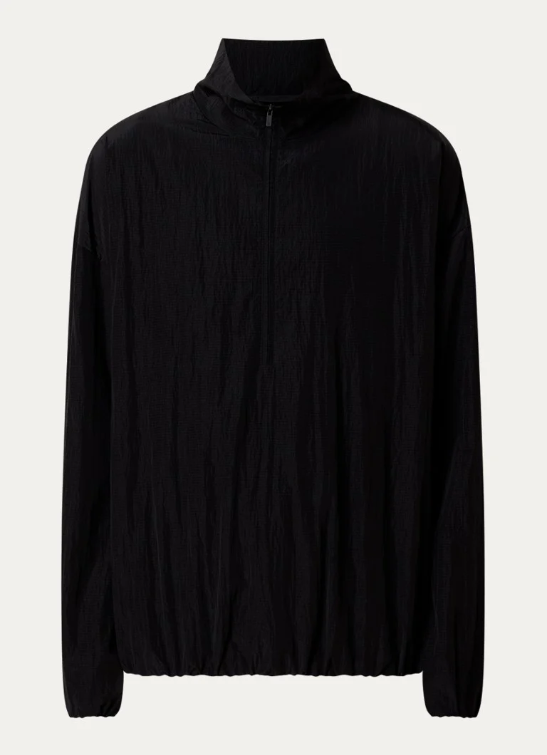 Anoraque Fear of God Essentials com logotipo