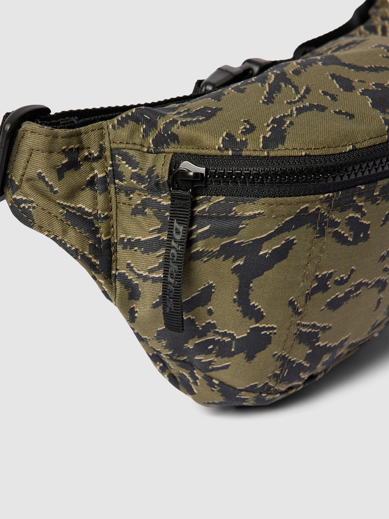 Bauchtasche mit Allover-Muster in khaki