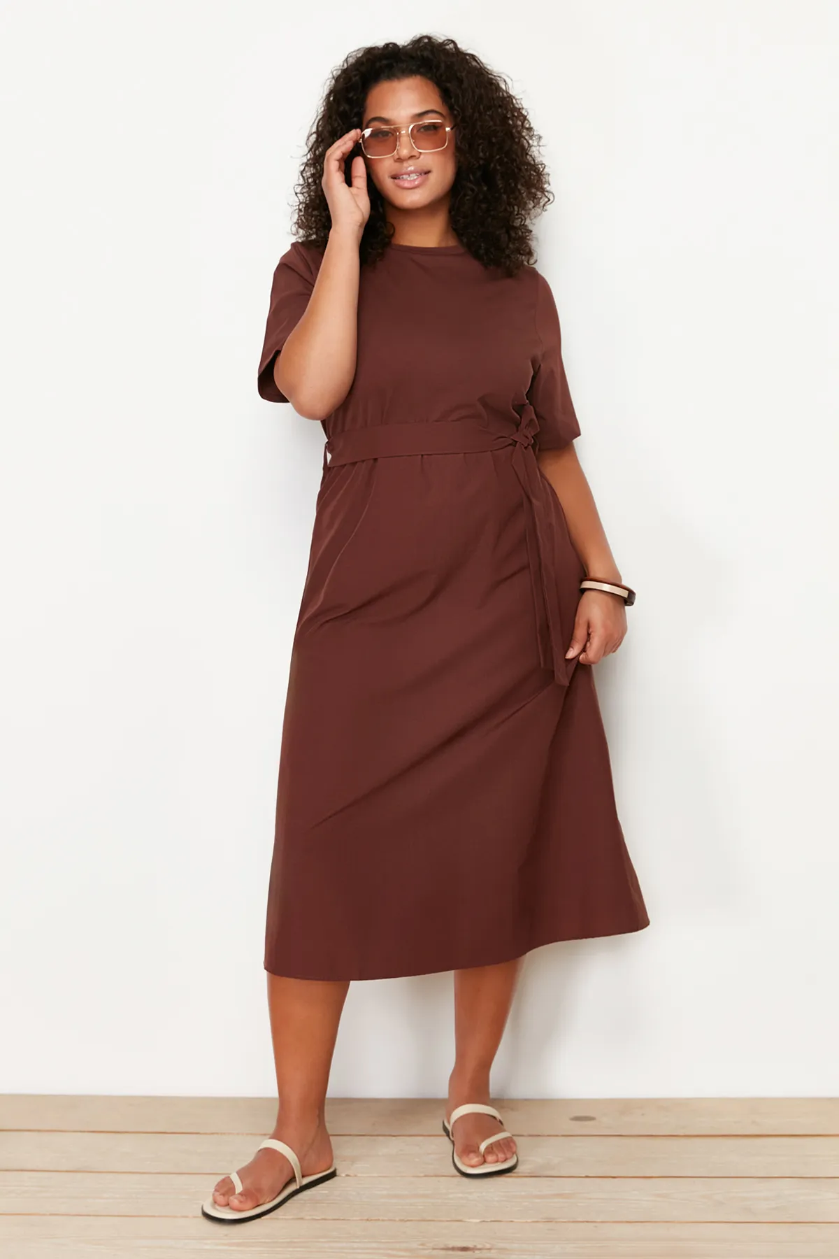 Trendyol Curve  Braunes gewebtes A-Linien-Kleid TBBSS24AH00020