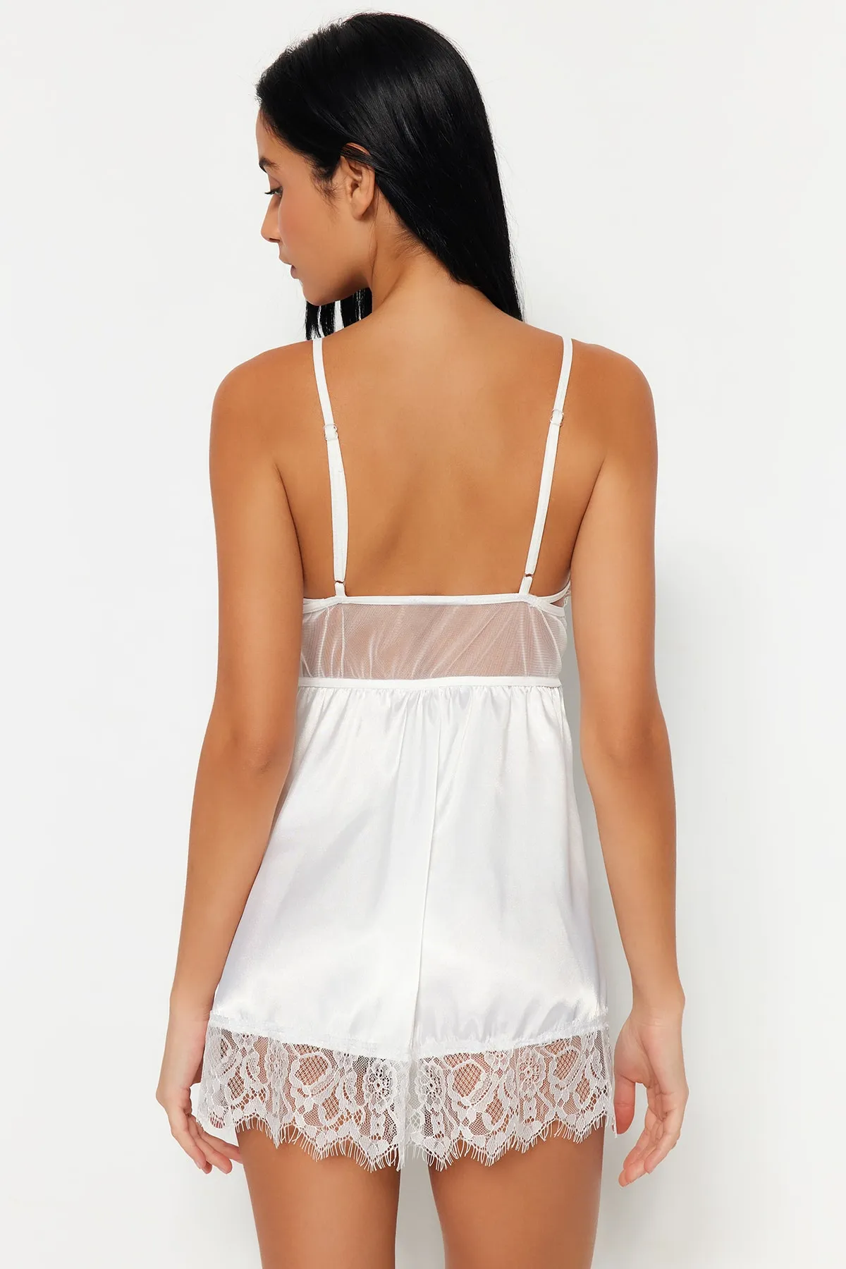 Trendyol Collection  Ecrufarbenes Babydoll mit Satinspitze und Riemenseil THMSS22LL0001