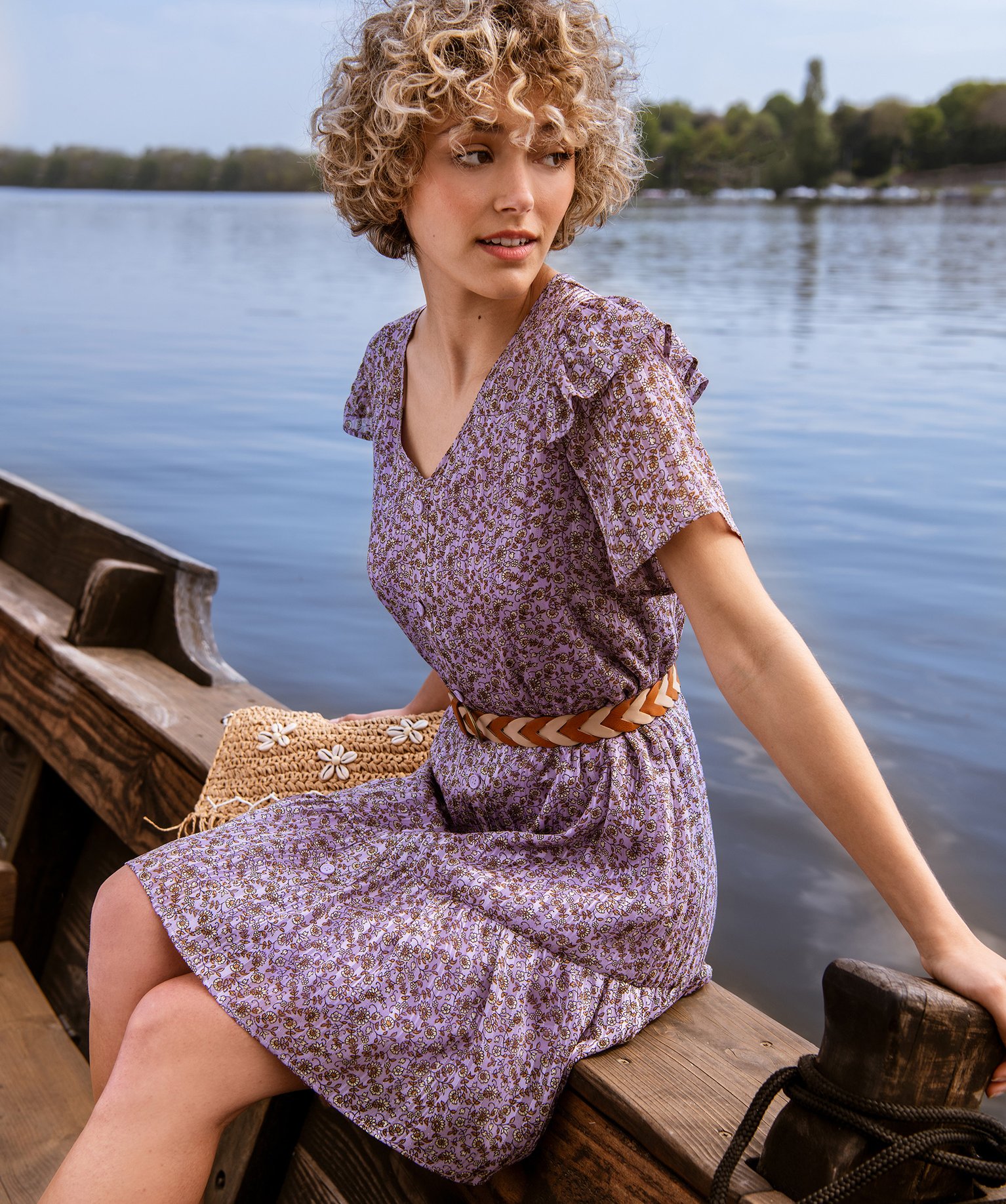 Robe femme à motifs fleuris et volants sur les épaules | GEMO