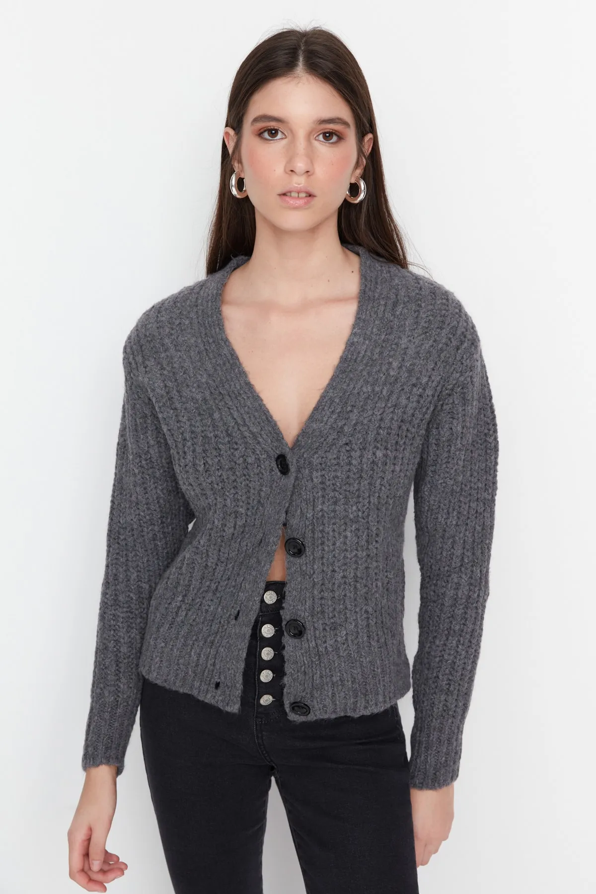 Trendyol Collection  Anthrazitfarbener Basic-Cardigan aus weicher Strickstruktur TWOAW20HI0214