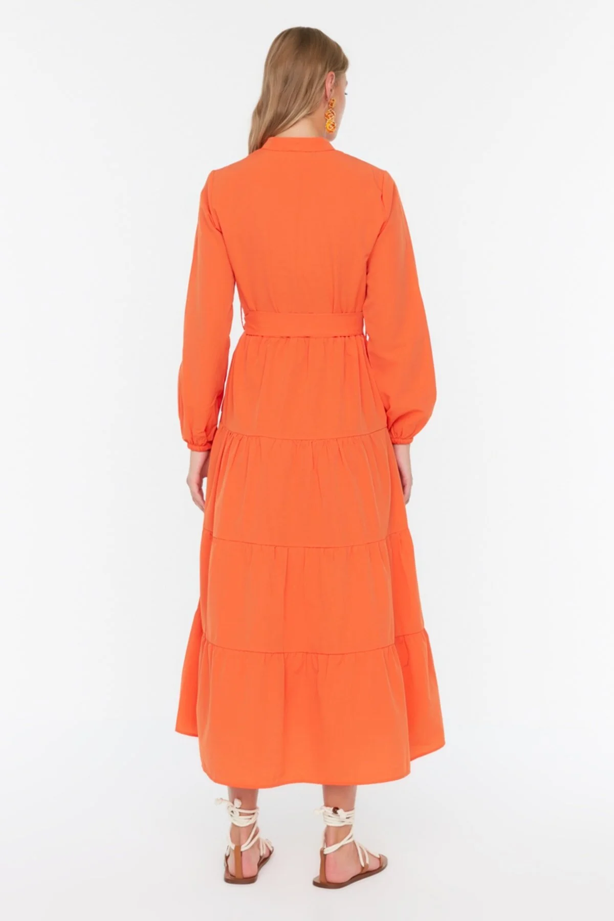 Trendyol Modest  Oranges gewebtes Kleid mit Gürtel, vorherrschendem Kragen und Knopfdetail TCTSS21EL3343