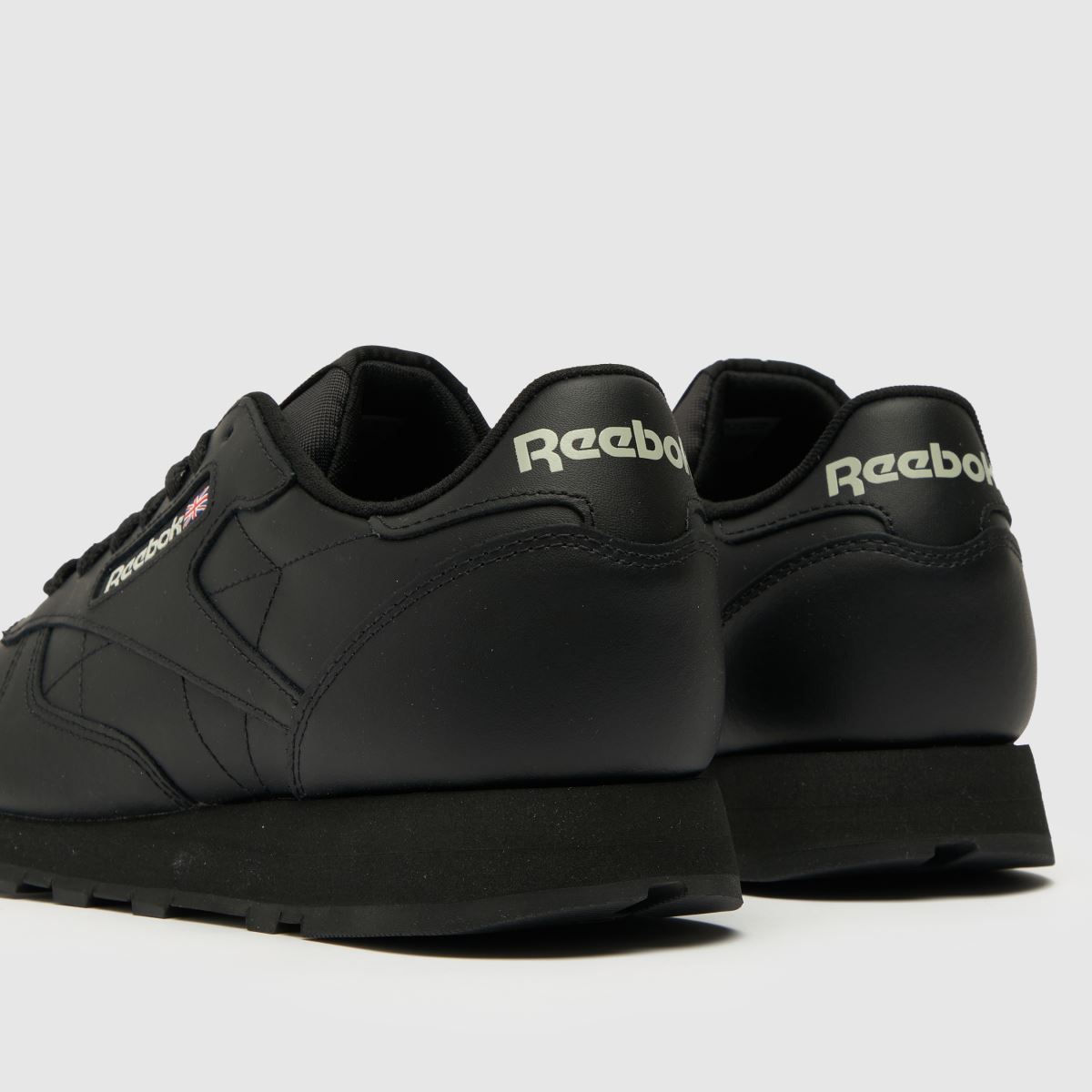 Klasični usnjeni športni copati Reebok v črni barvi