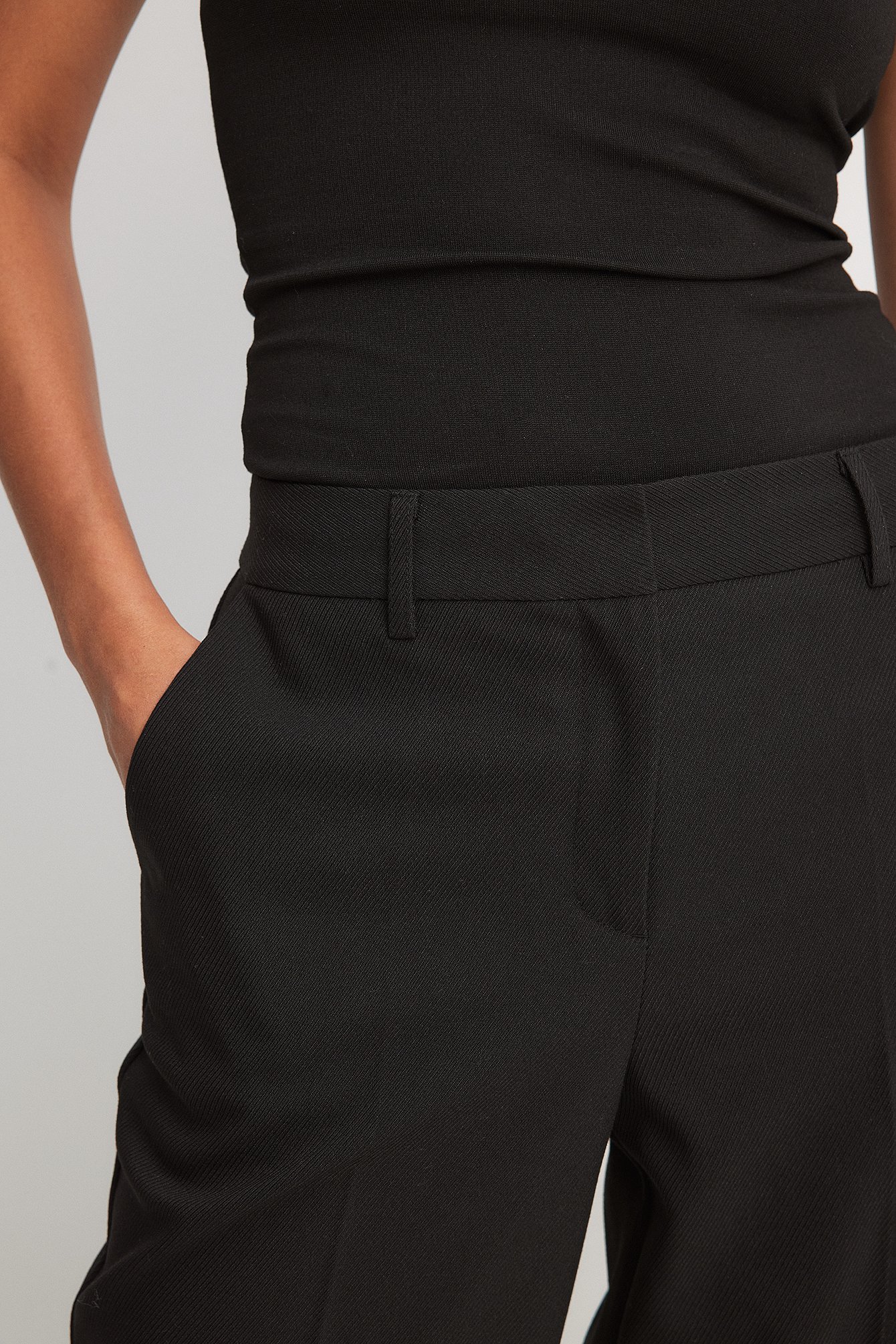 Krempelbare Twill-Anzughose mit mittlerer Taille