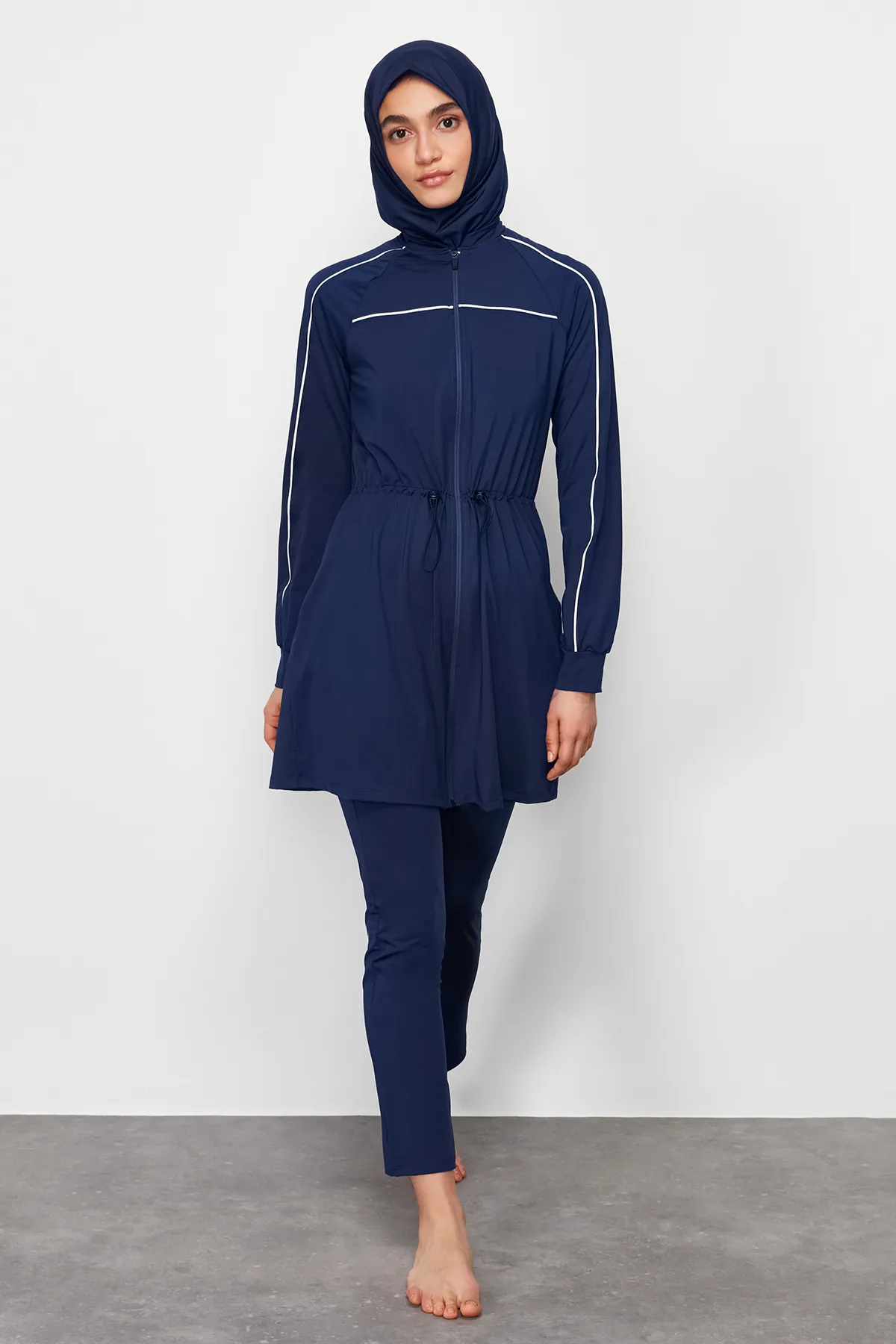 Trendyol Modest  Marineblaues, paspeliertes Beachwear-Badeanzug-Set mit drei Teilen, vollständig bedeckt, TCTSS24CF00004